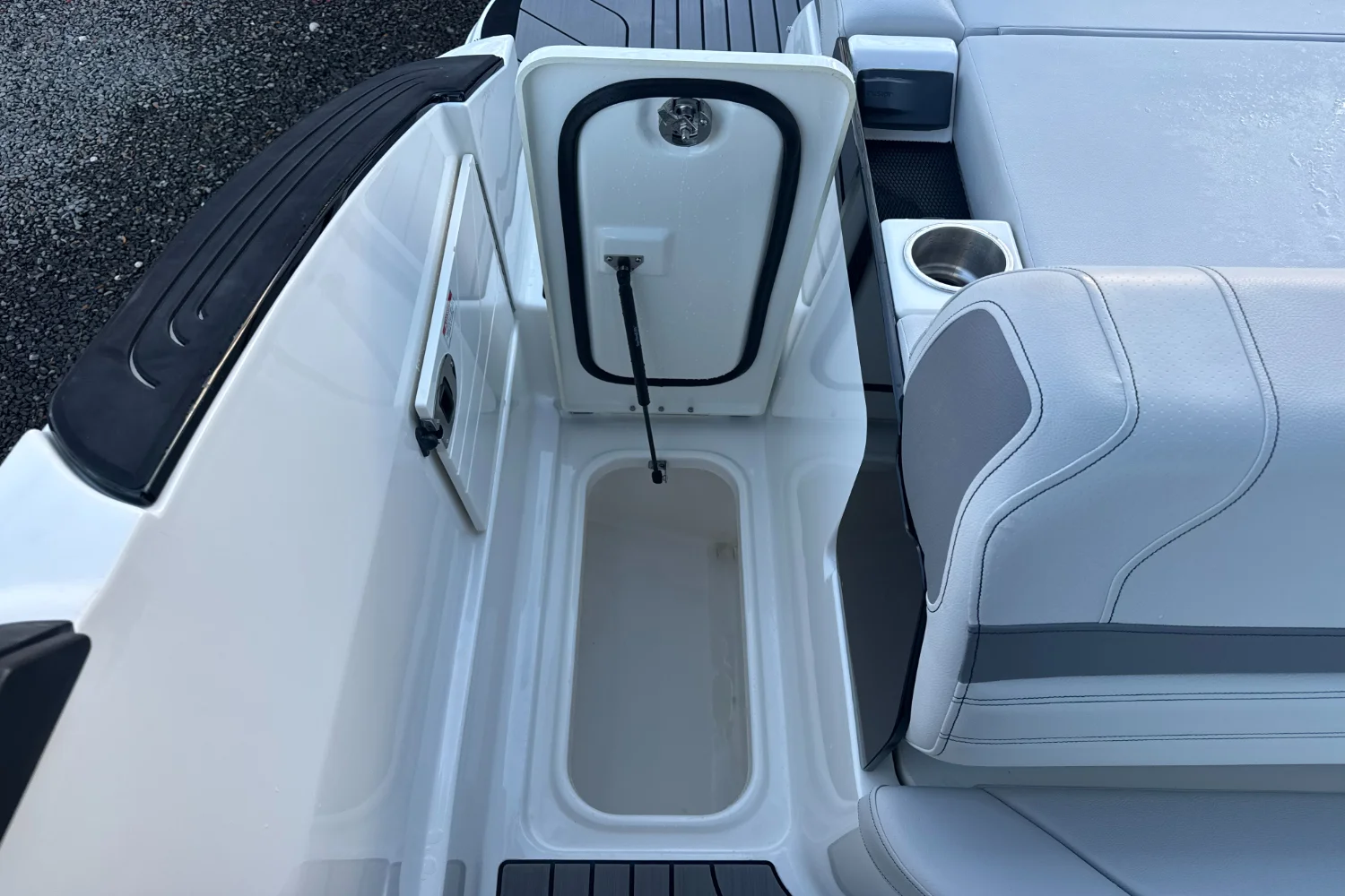 2024 Sea Ray SLX 260 Outboard Image Thumbnail #12