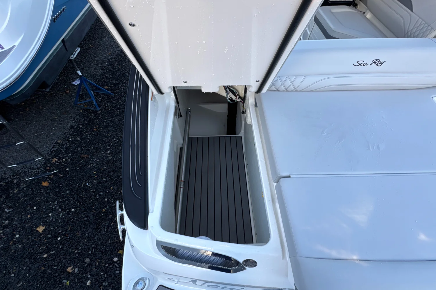 2024 Sea Ray SLX 260 Outboard Image Thumbnail #9