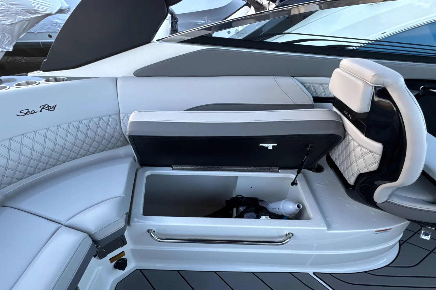 2024 Sea Ray SLX 260 Outboard Image Thumbnail #19