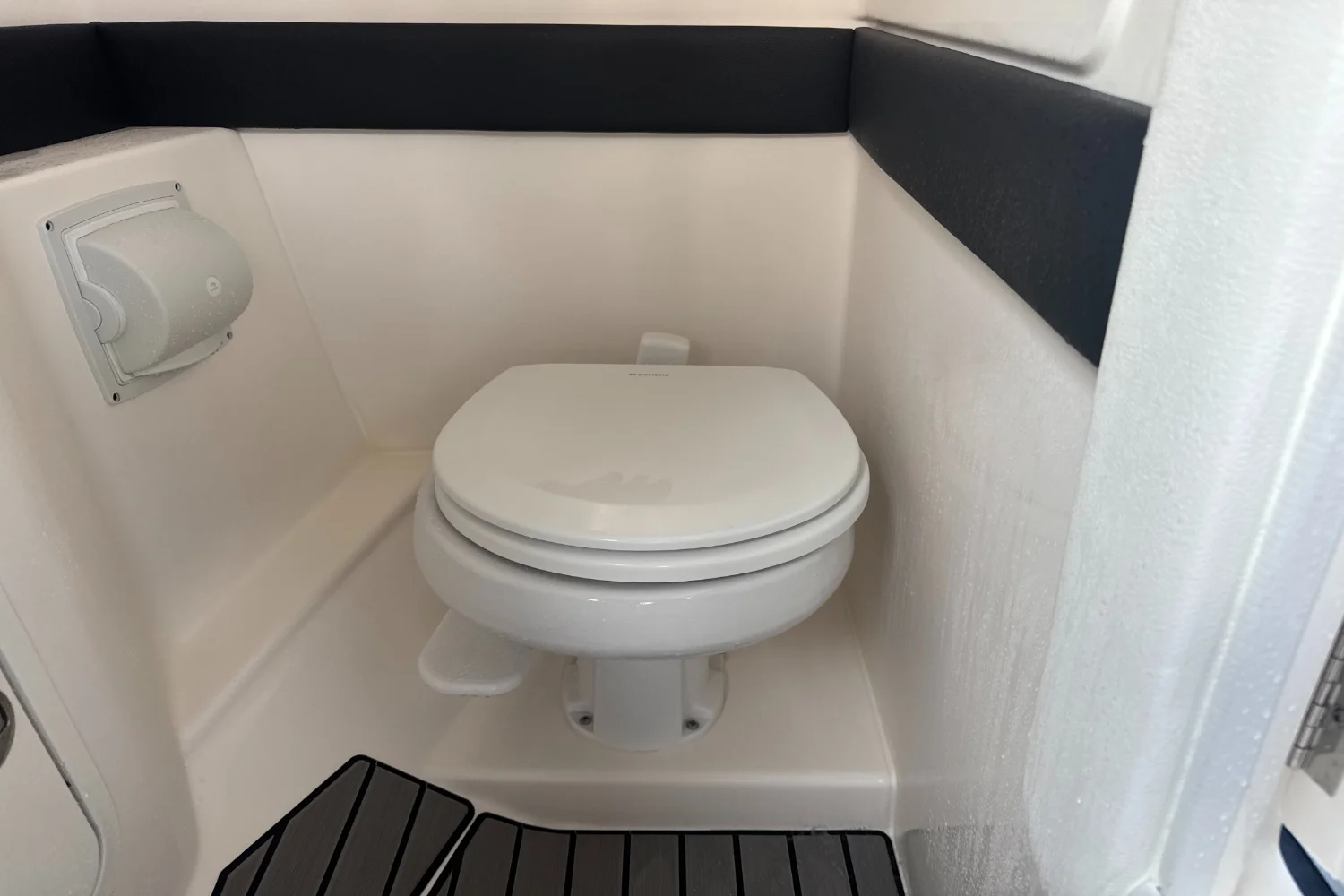 2024 Sea Ray SLX 260 Outboard Image Thumbnail #39