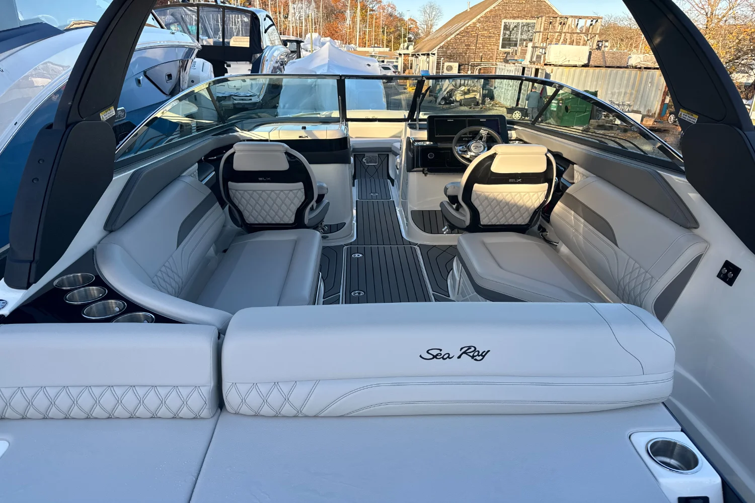 2024 Sea Ray SLX 260 Outboard Image Thumbnail #7