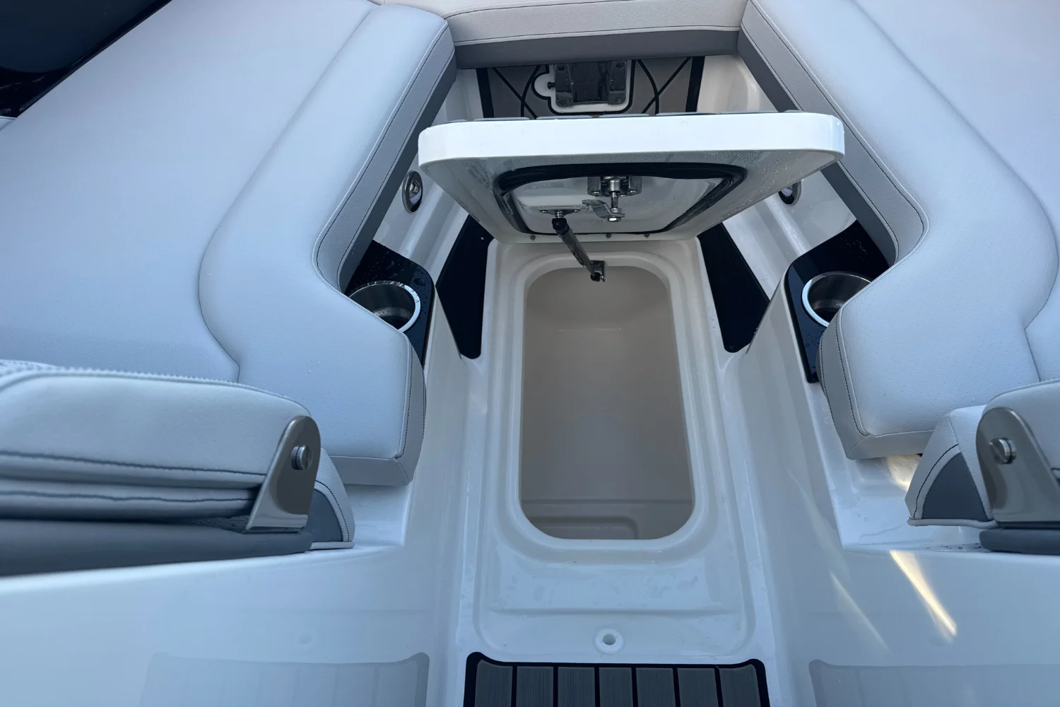 2024 Sea Ray SLX 260 Outboard Image Thumbnail #56