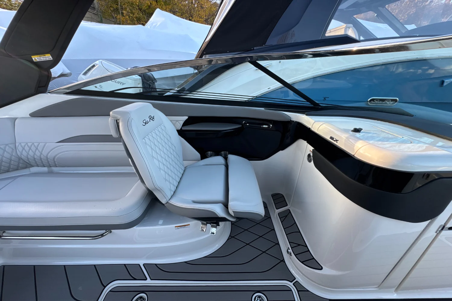 2024 Sea Ray SLX 260 Outboard Image Thumbnail #25