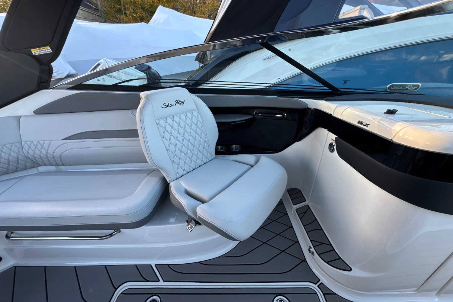 2024 Sea Ray SLX 260 Outboard Image Thumbnail #26