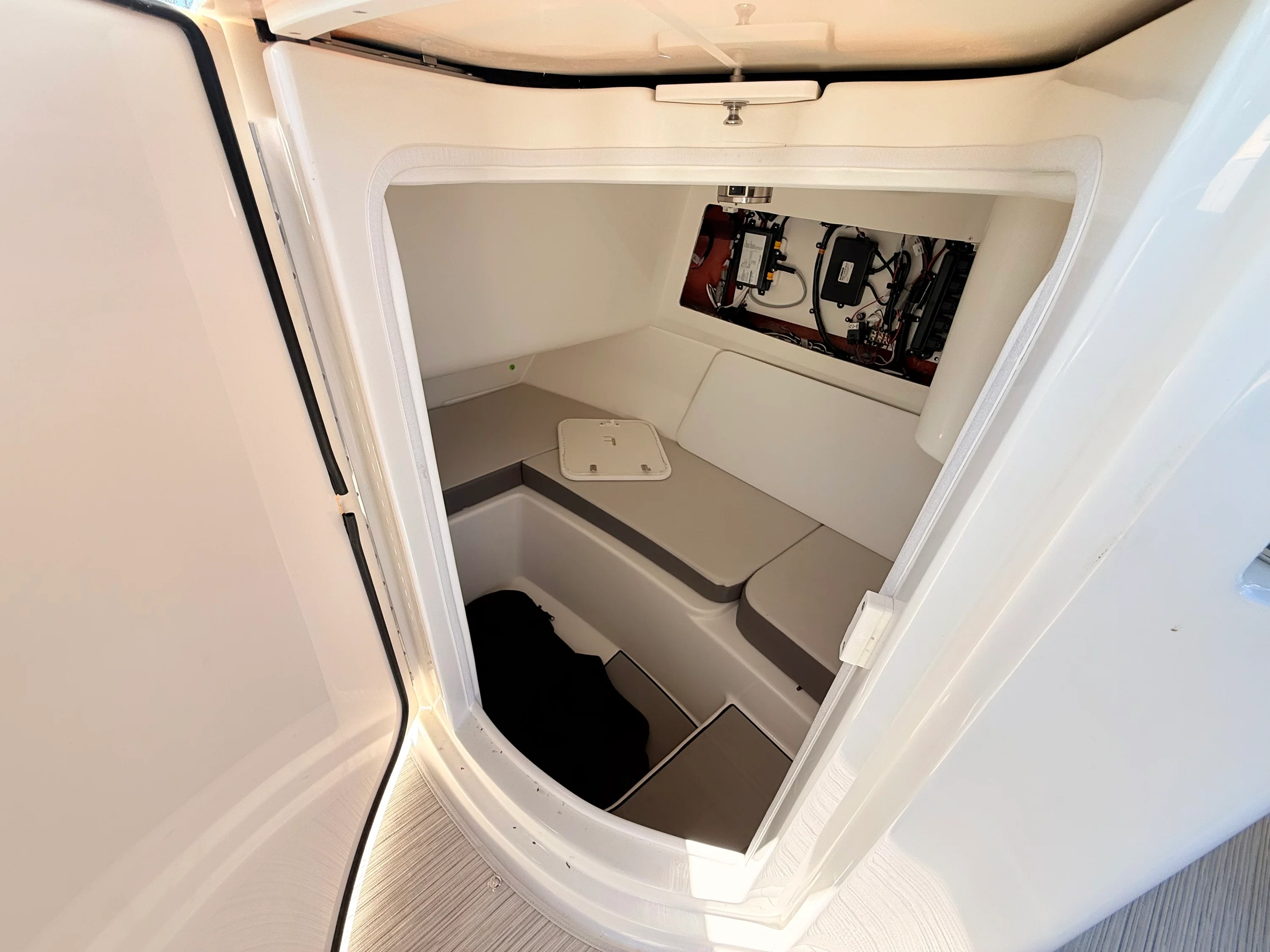 2026 Sea Ray SDX 230 Outboard Image Thumbnail #44