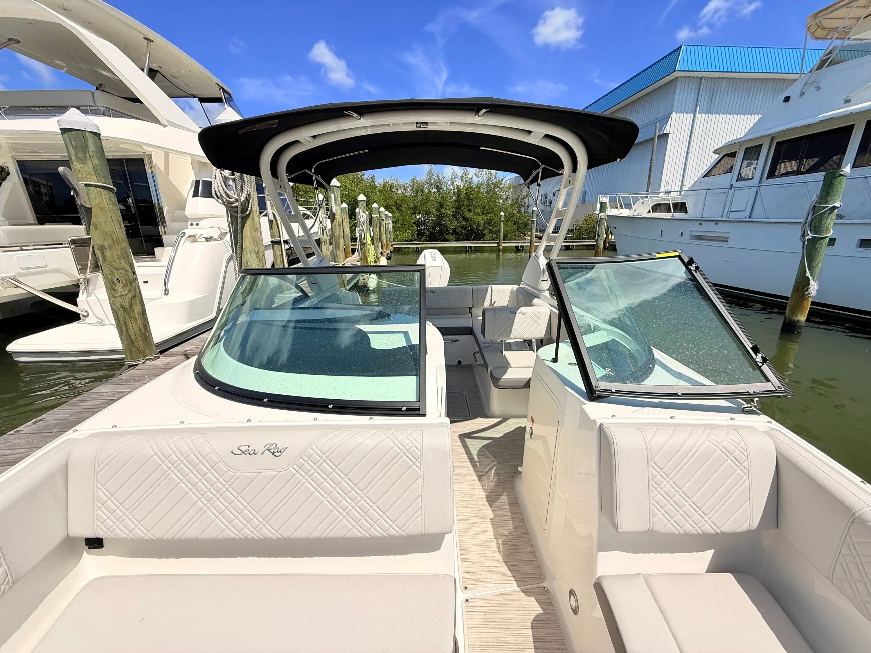 2026 Sea Ray SDX 230 Outboard Image Thumbnail #25