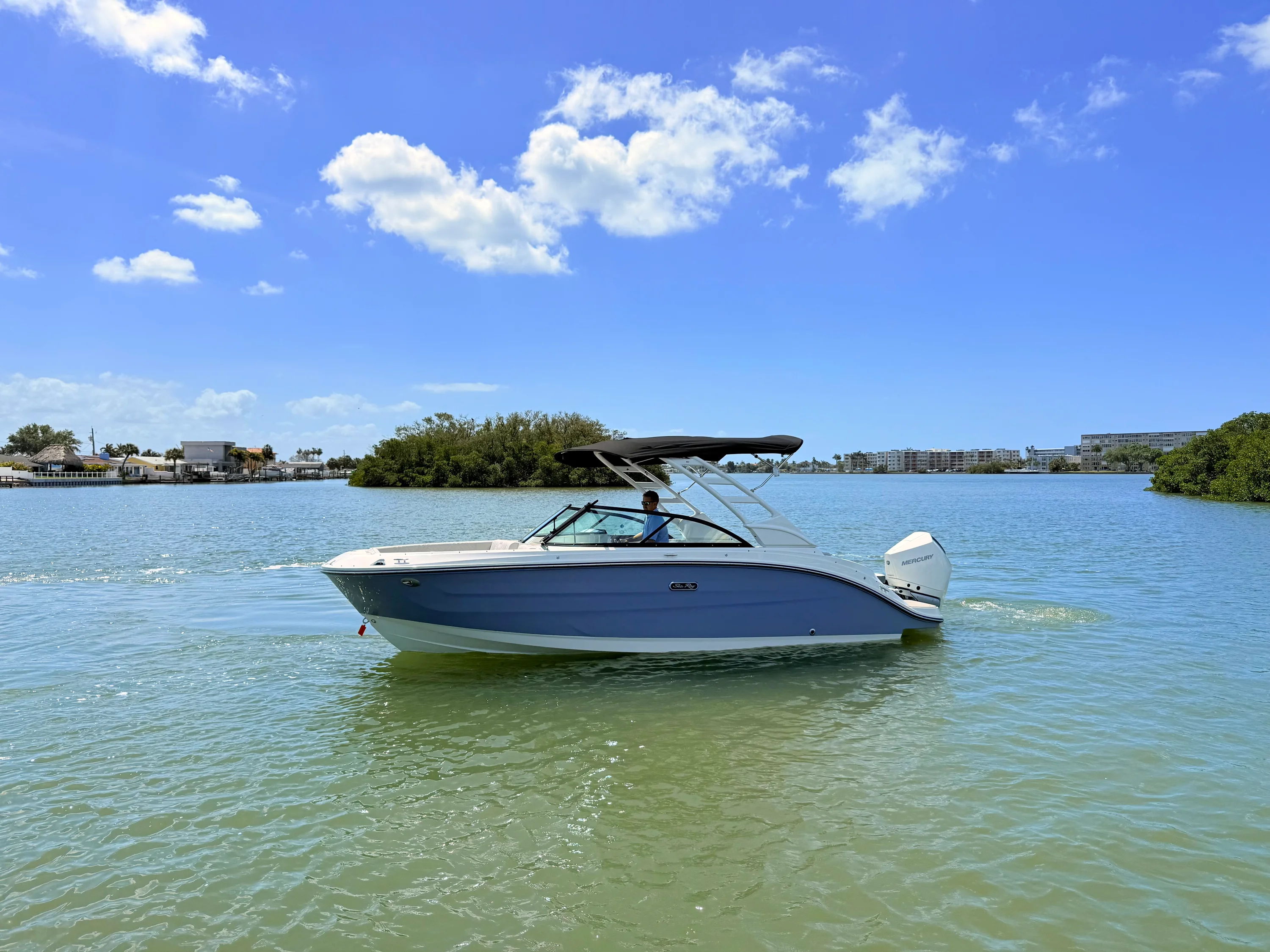 2026 Sea Ray SDX 230 Outboard Image Thumbnail #3