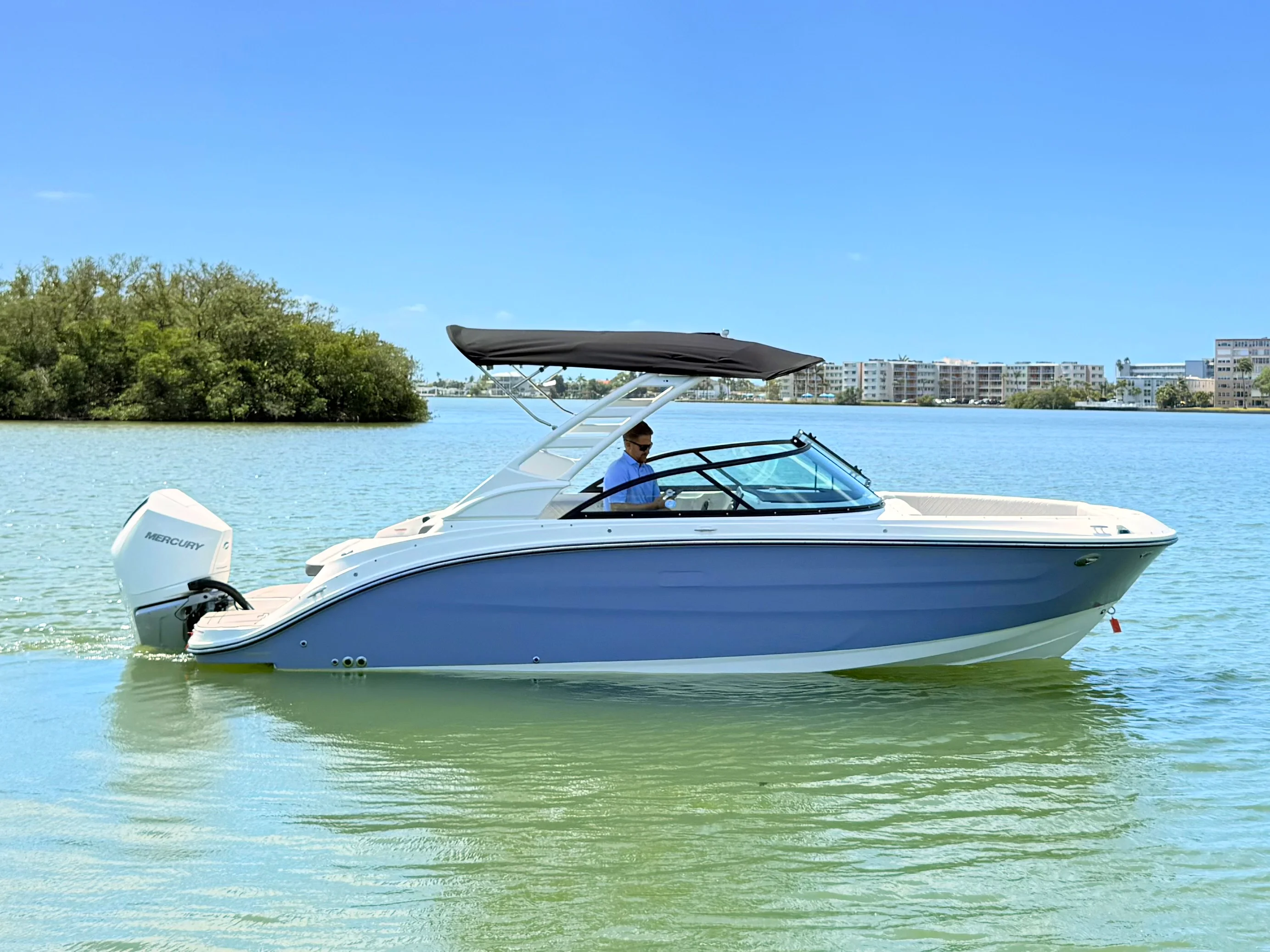2026 Sea Ray SDX 230 Outboard Image Thumbnail #6