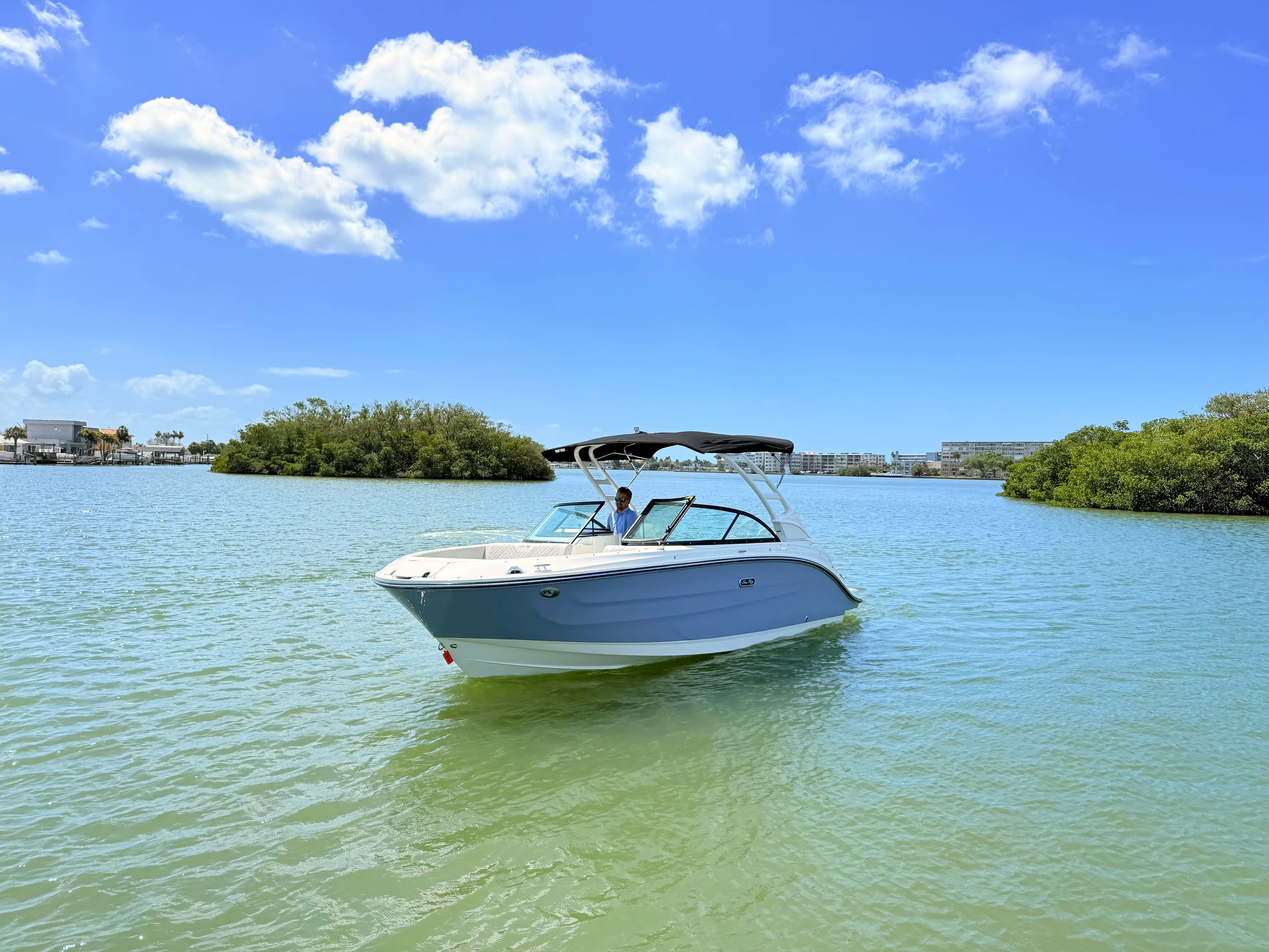 2026 Sea Ray SDX 230 Outboard Image Thumbnail #11