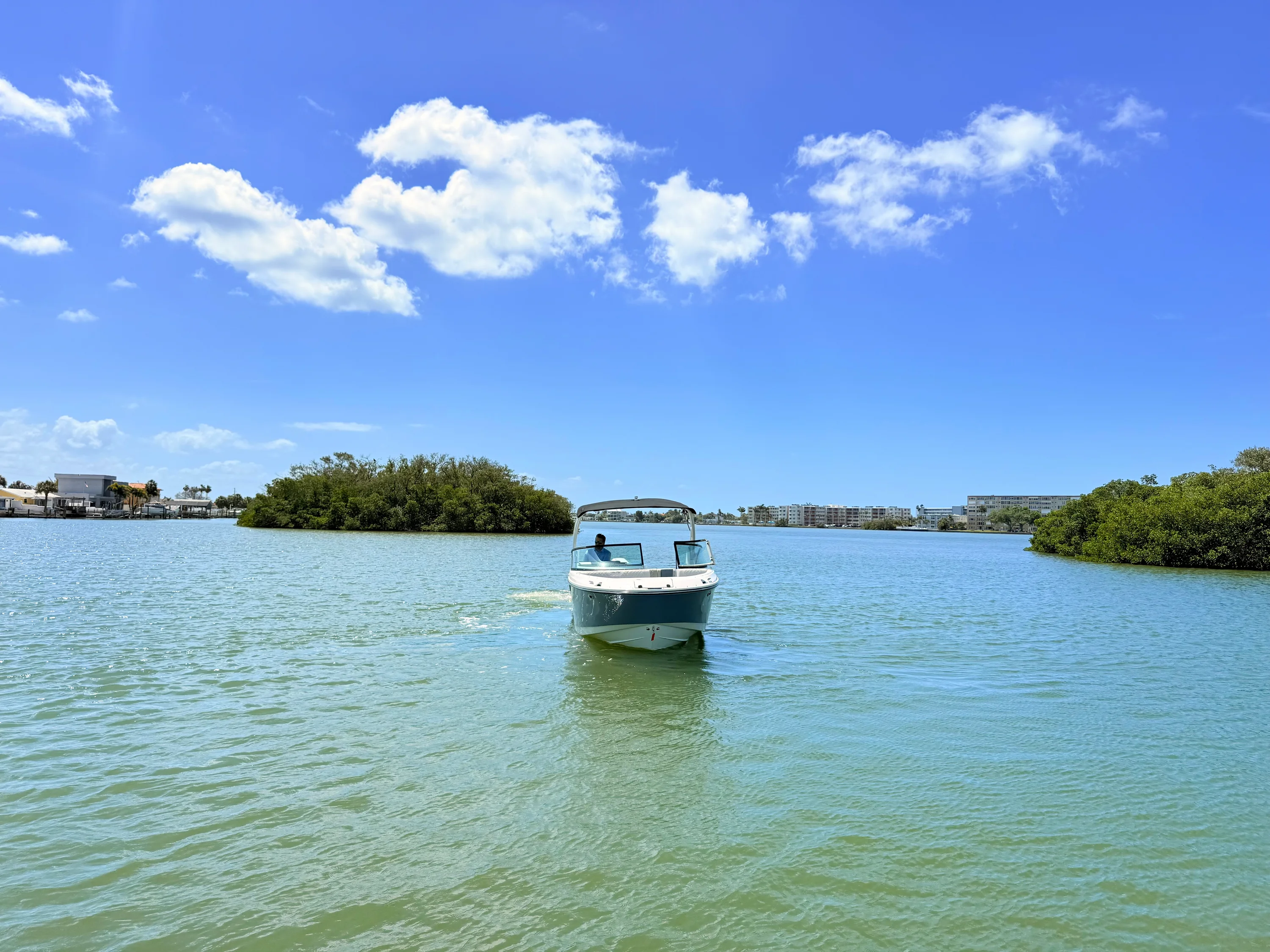 2026 Sea Ray SDX 230 Outboard Image Thumbnail #8