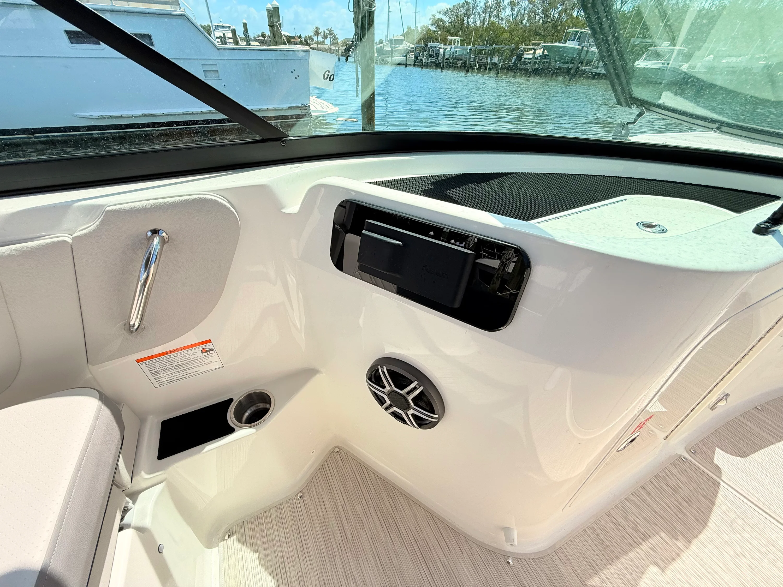 2026 Sea Ray SDX 230 Outboard Image Thumbnail #46