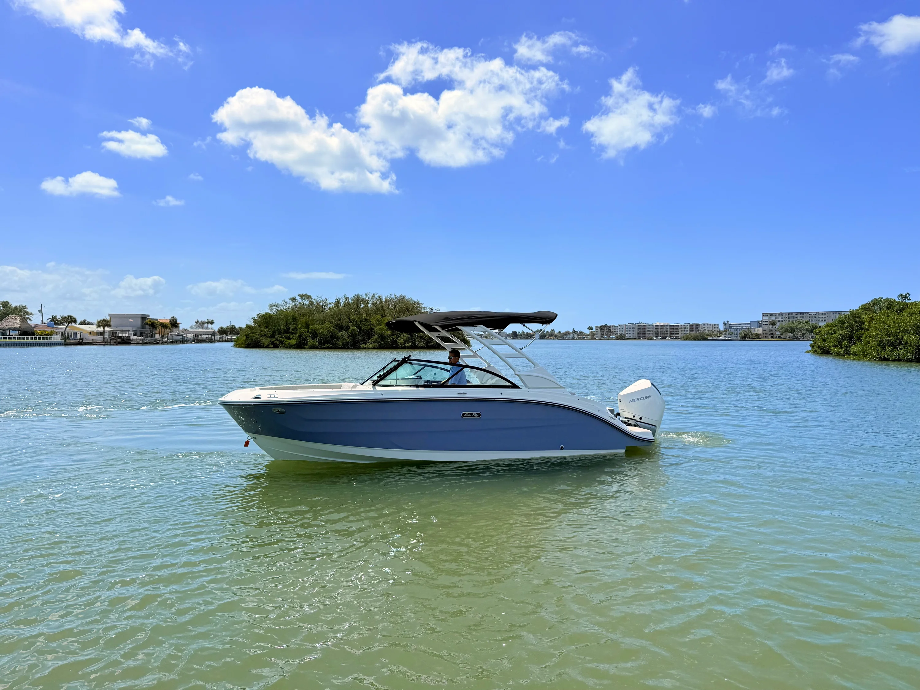 2026 Sea Ray SDX 230 Outboard Image Thumbnail #18