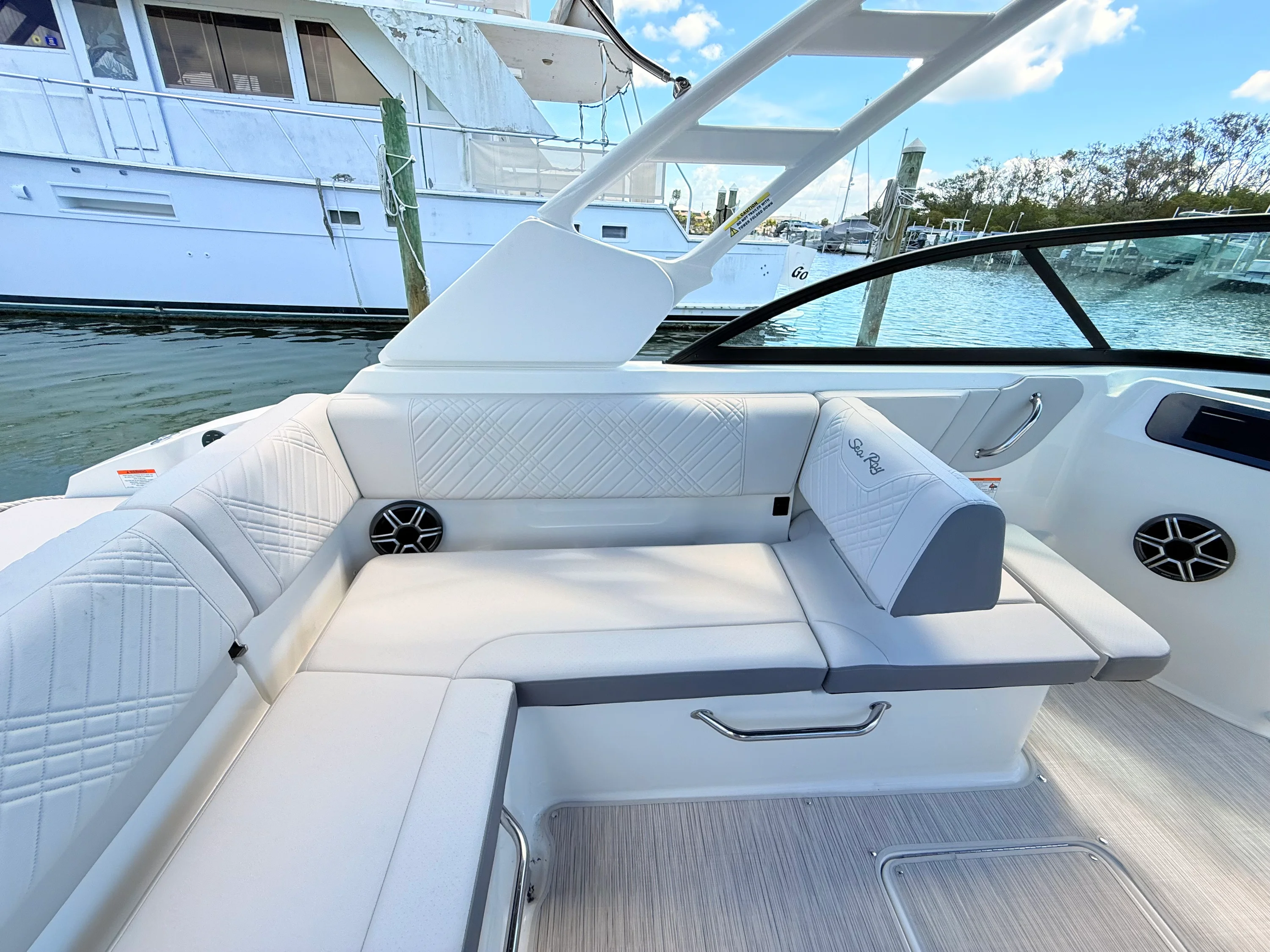 2026 Sea Ray SDX 230 Outboard Image Thumbnail #31