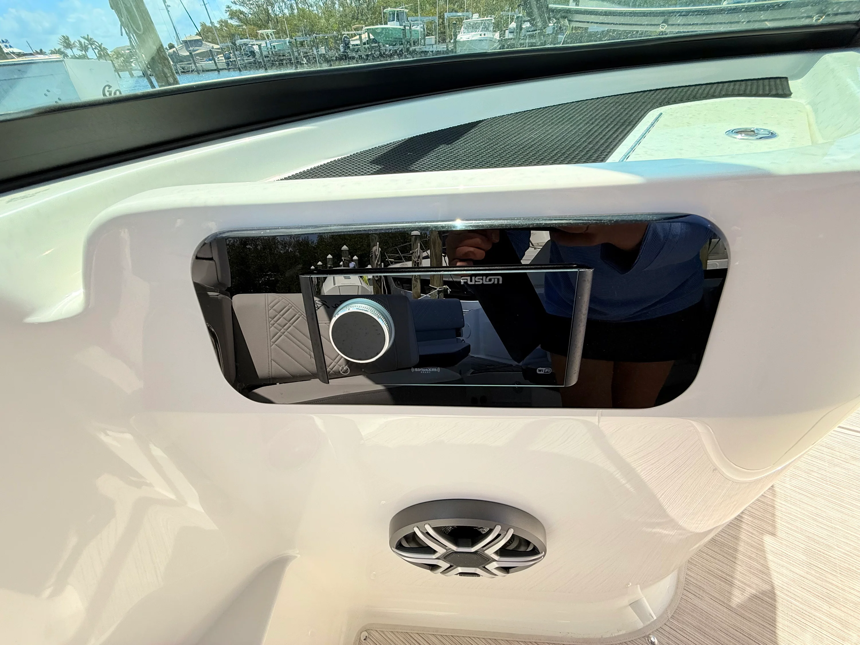 2026 Sea Ray SDX 230 Outboard Image Thumbnail #47