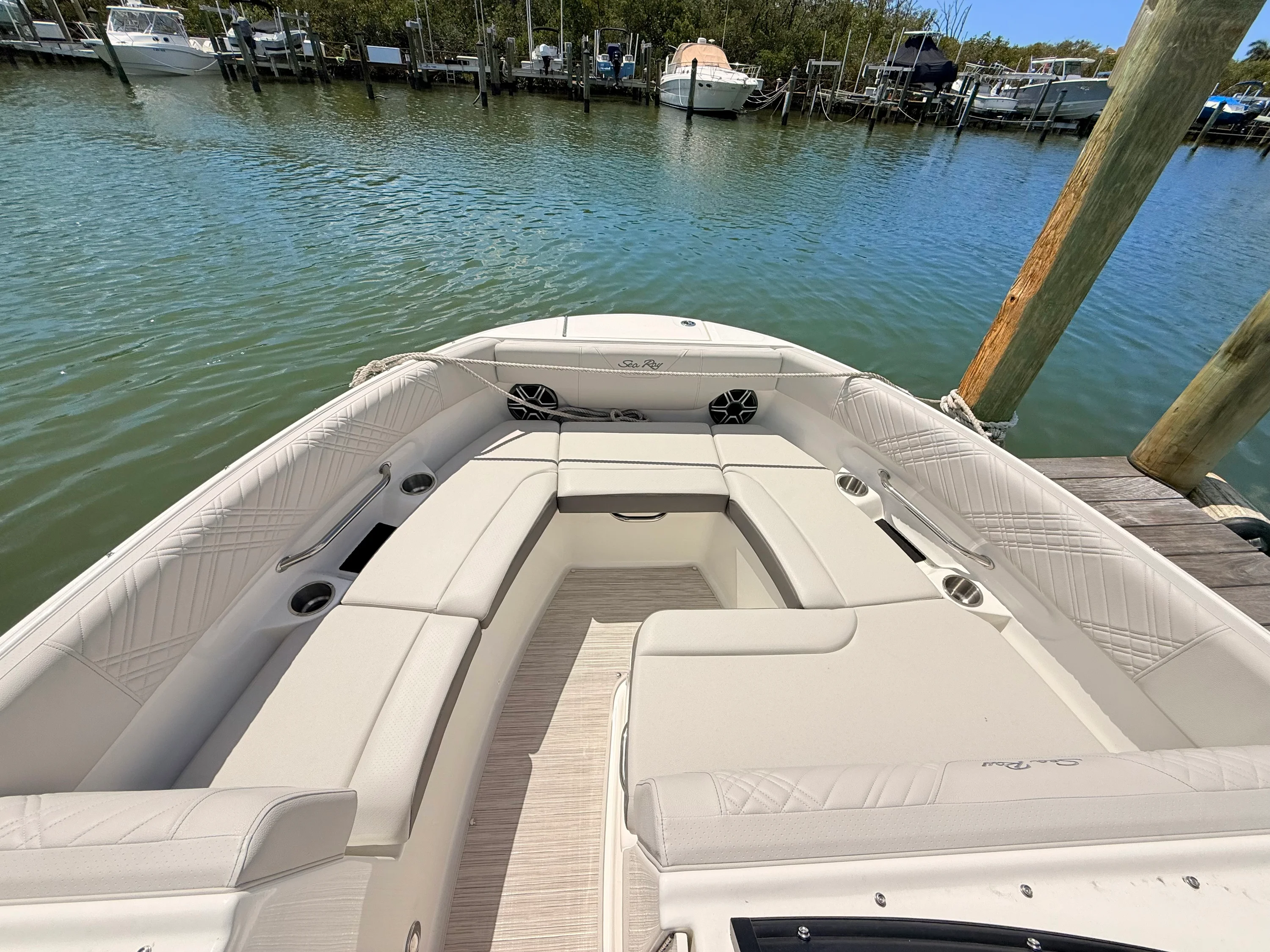 2026 Sea Ray SDX 230 Outboard Image Thumbnail #24