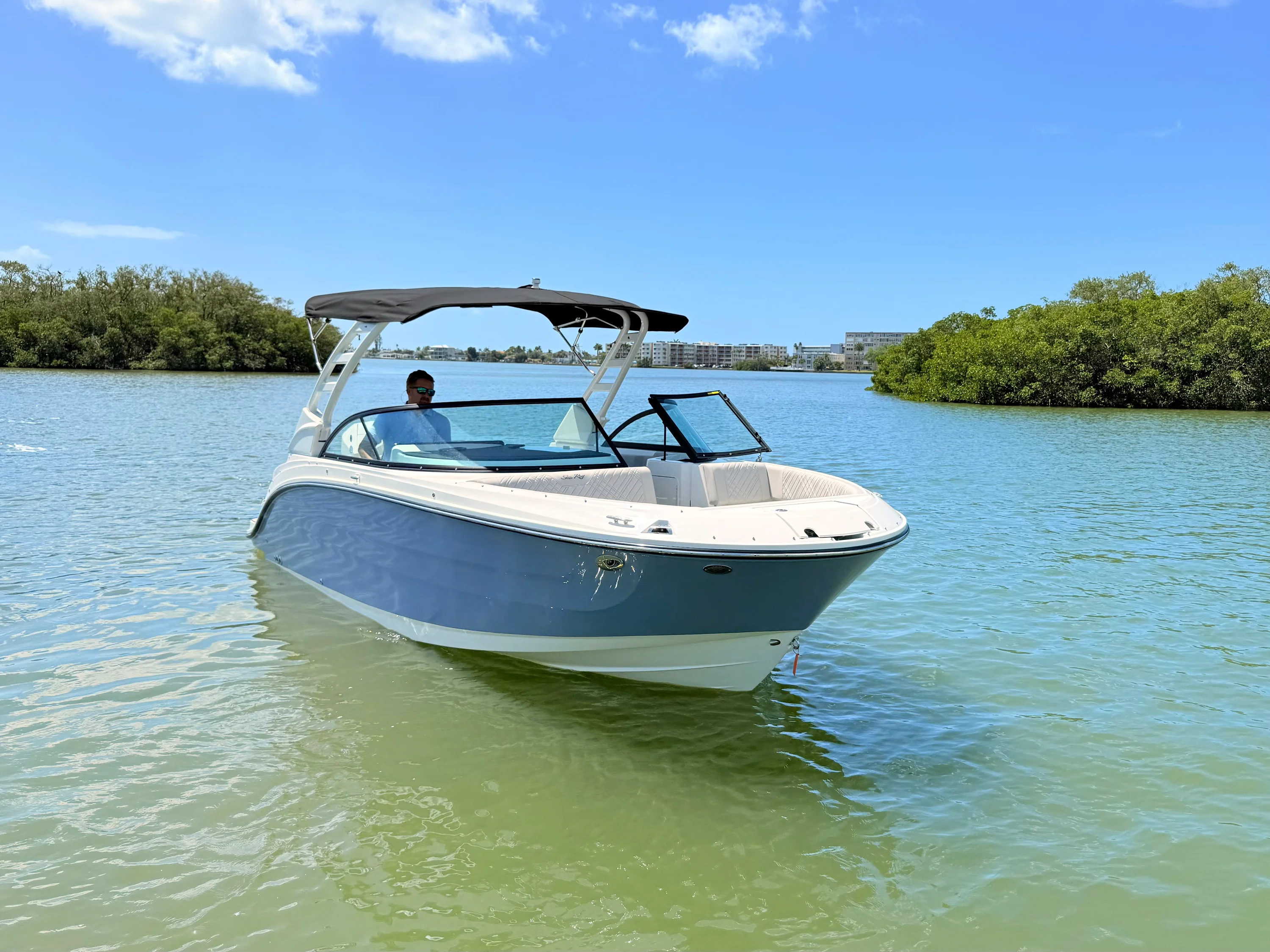 2026 Sea Ray SDX 230 Outboard Image Thumbnail #7