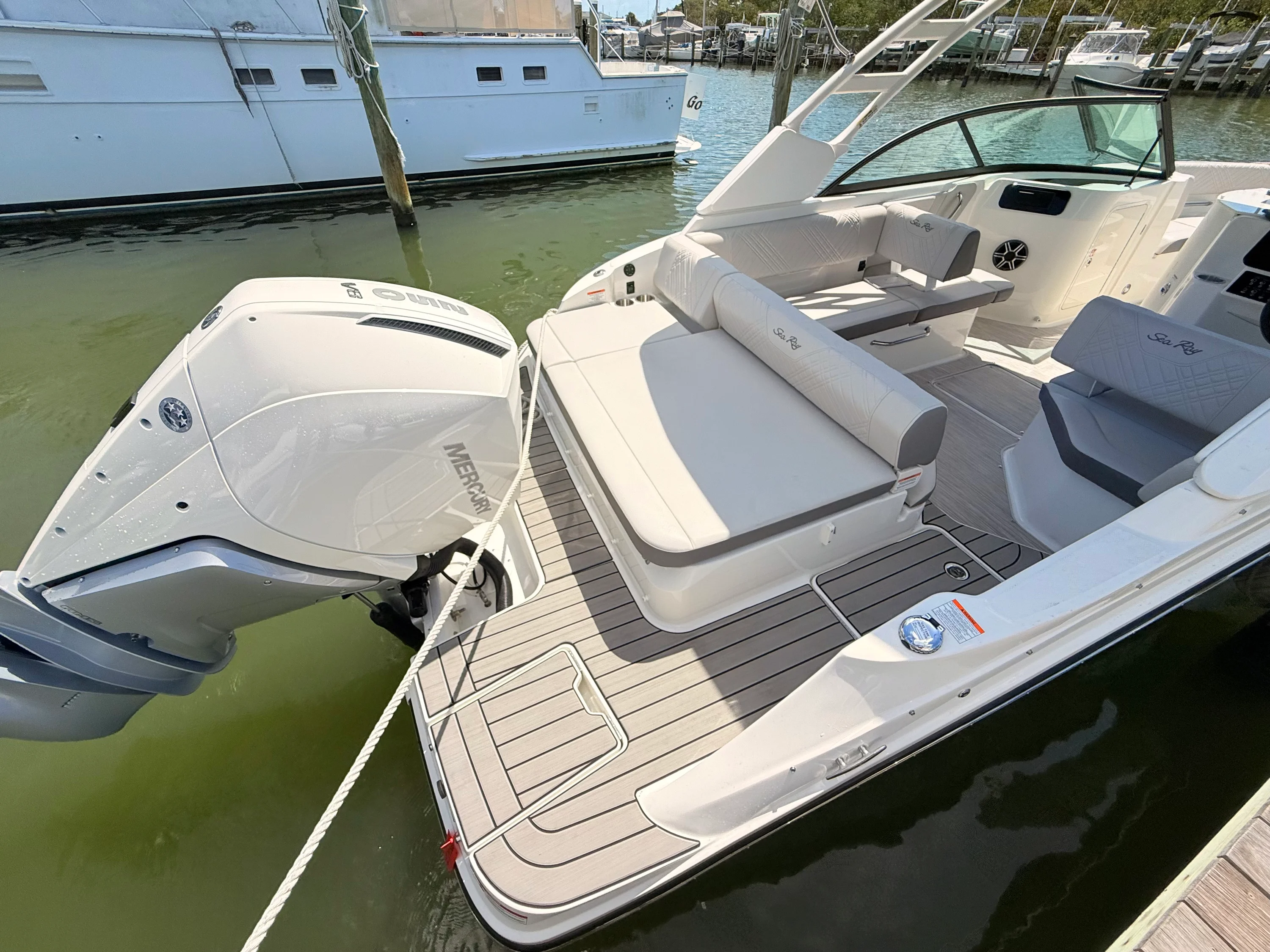 2026 Sea Ray SDX 230 Outboard Image Thumbnail #29