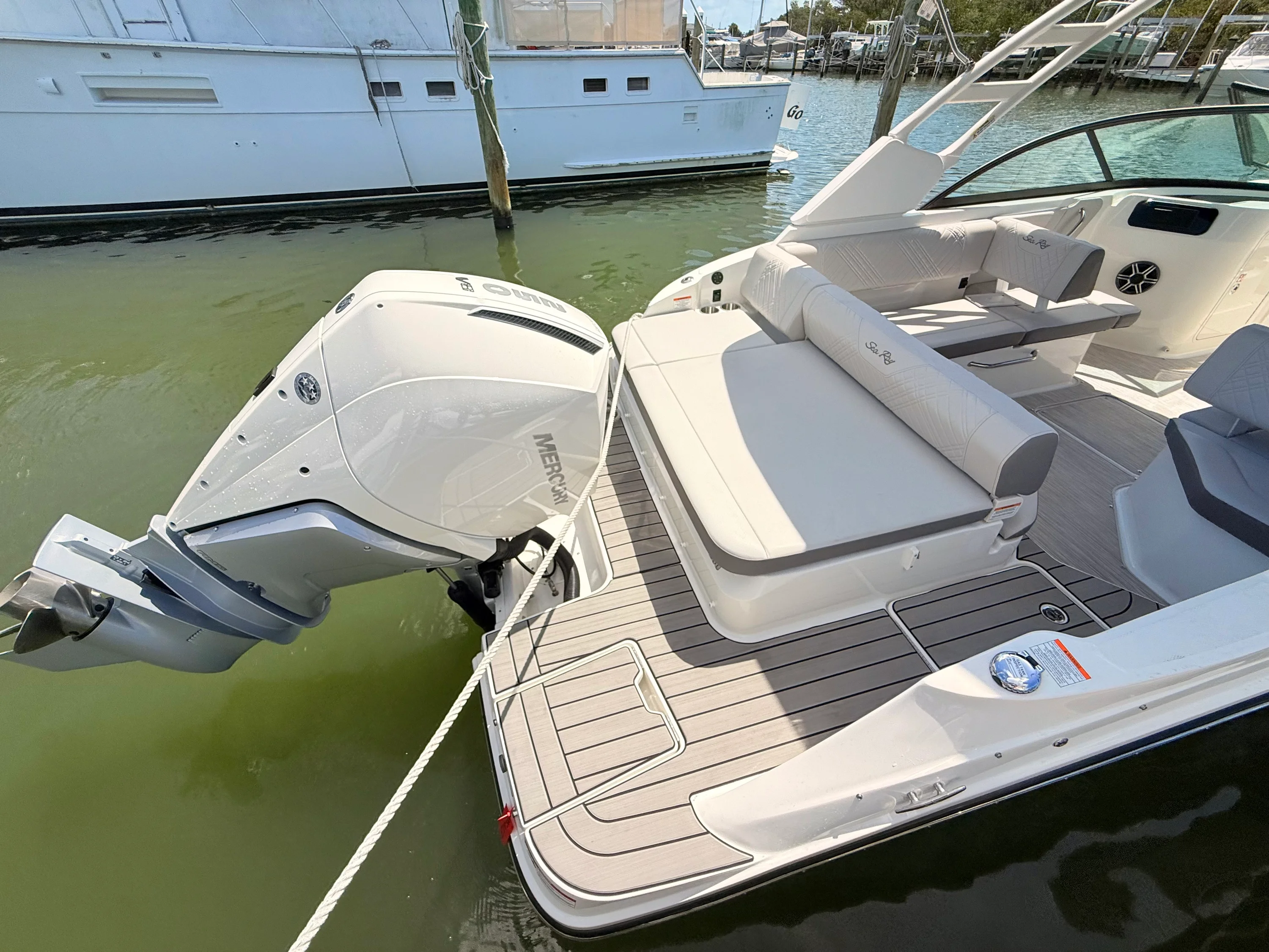 2026 Sea Ray SDX 230 Outboard Image Thumbnail #28