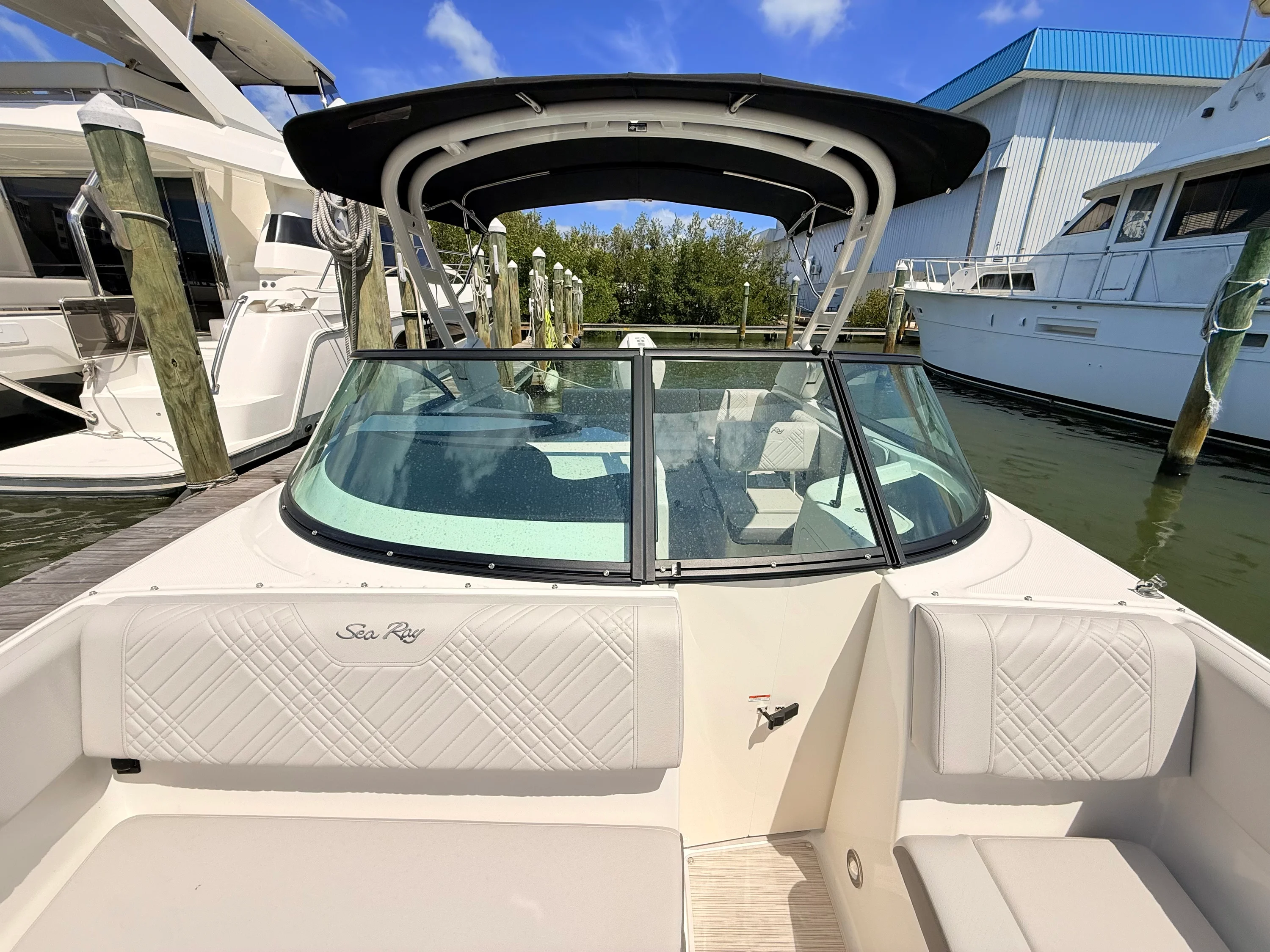 2026 Sea Ray SDX 230 Outboard Image Thumbnail #30