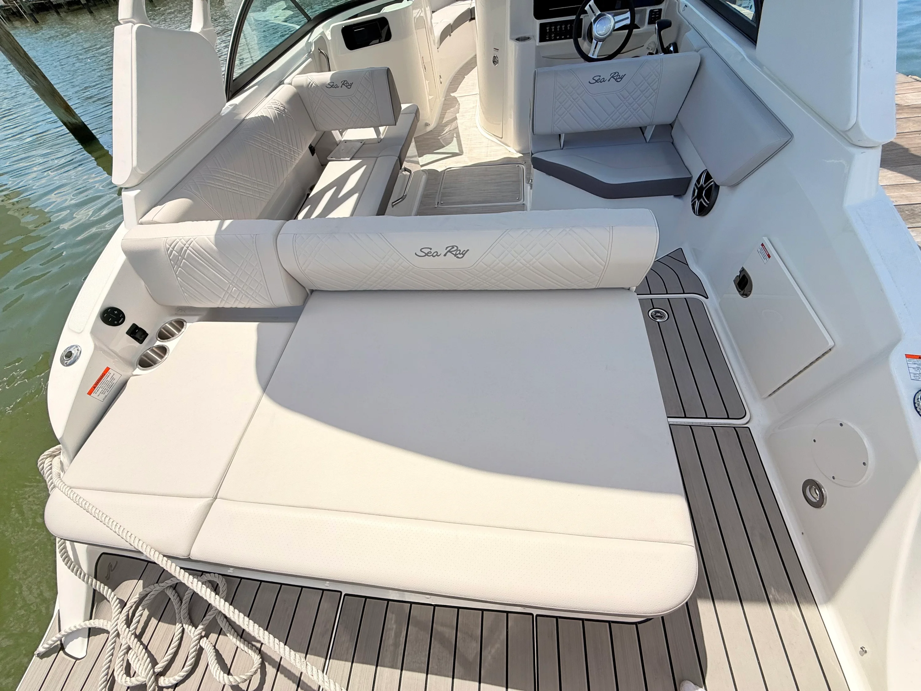 2026 Sea Ray SDX 230 Outboard Image Thumbnail #33