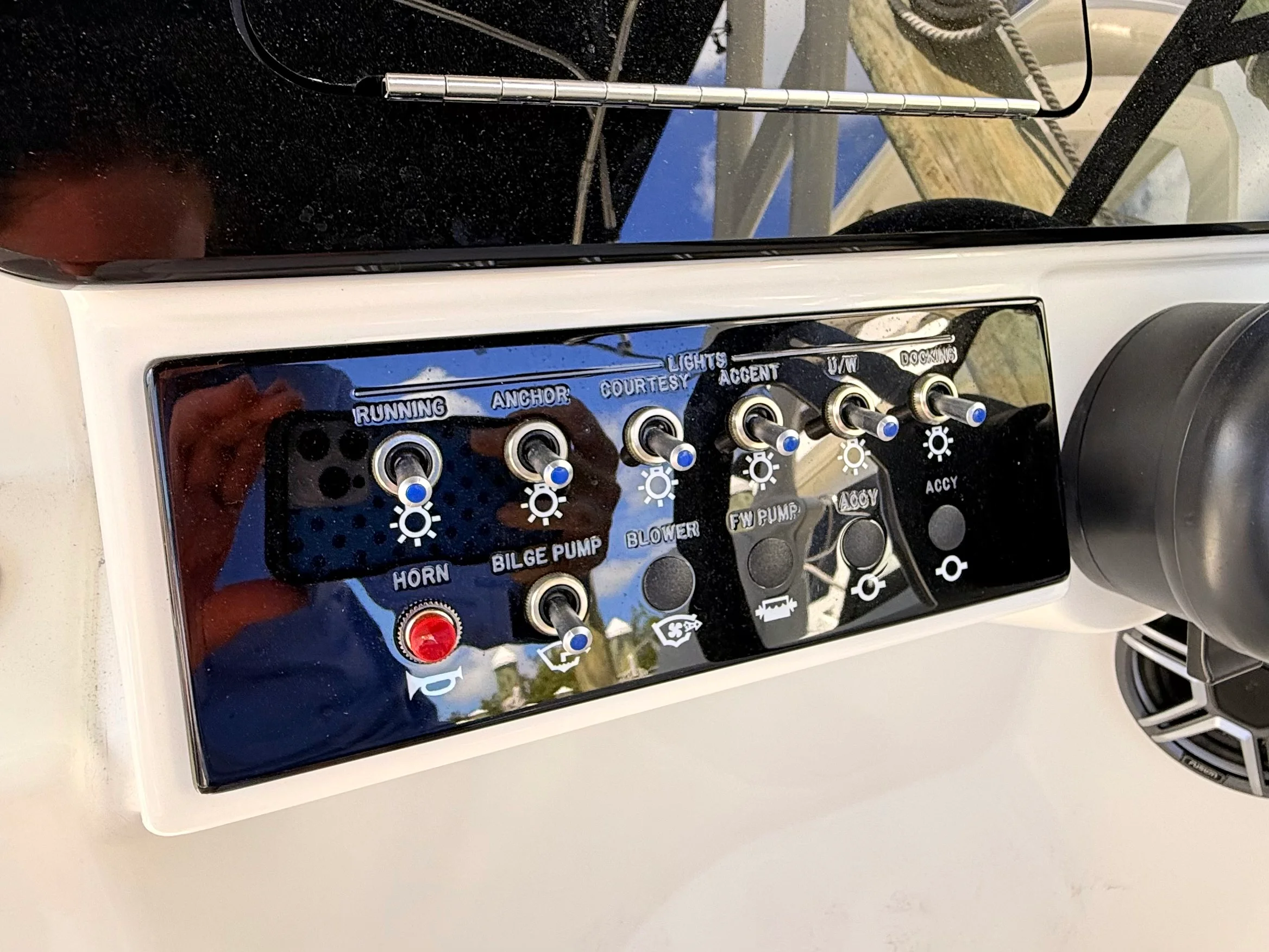 2026 Sea Ray SDX 230 Outboard Image Thumbnail #41