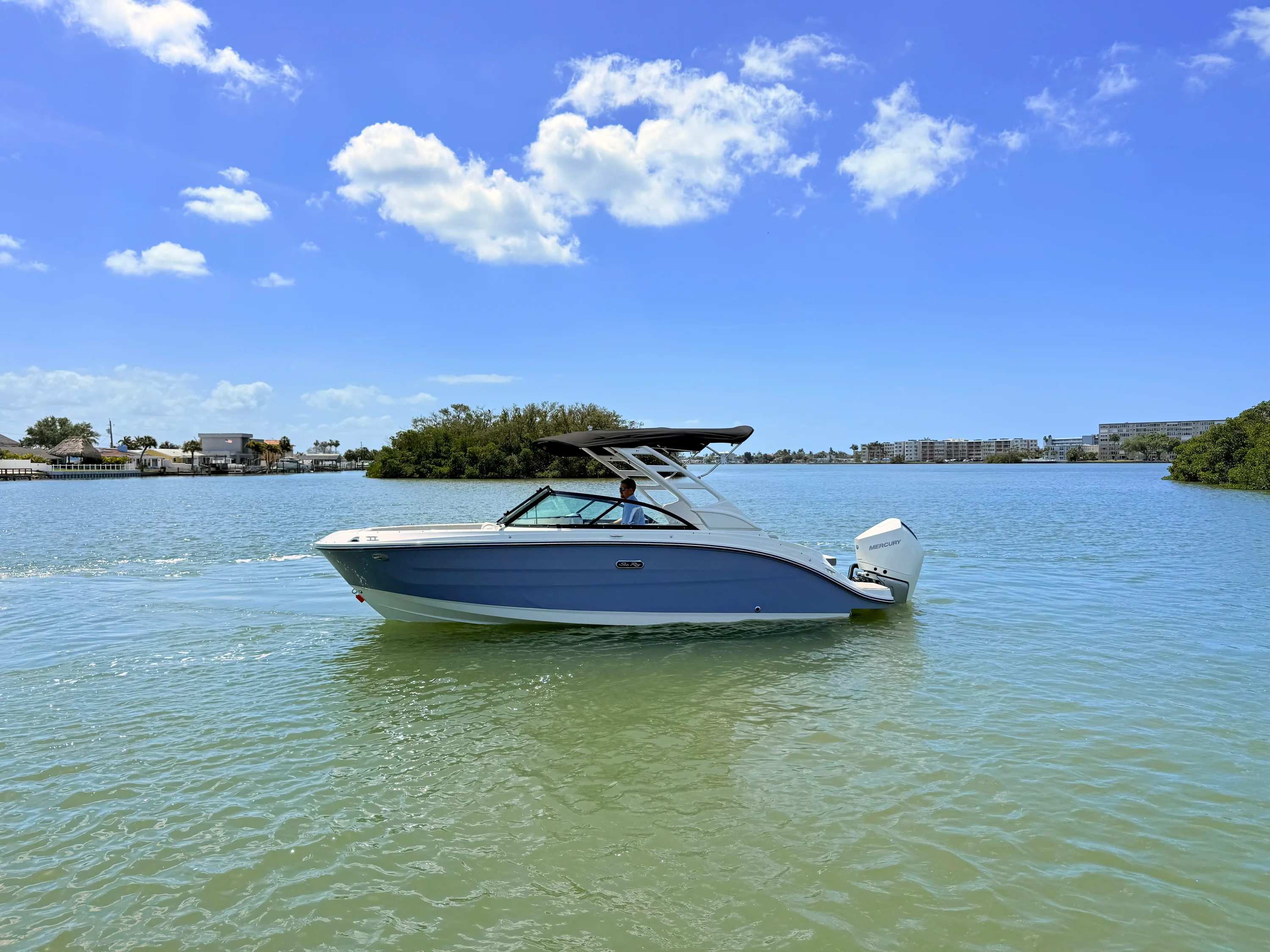 2026 Sea Ray SDX 230 Outboard Image Thumbnail #16