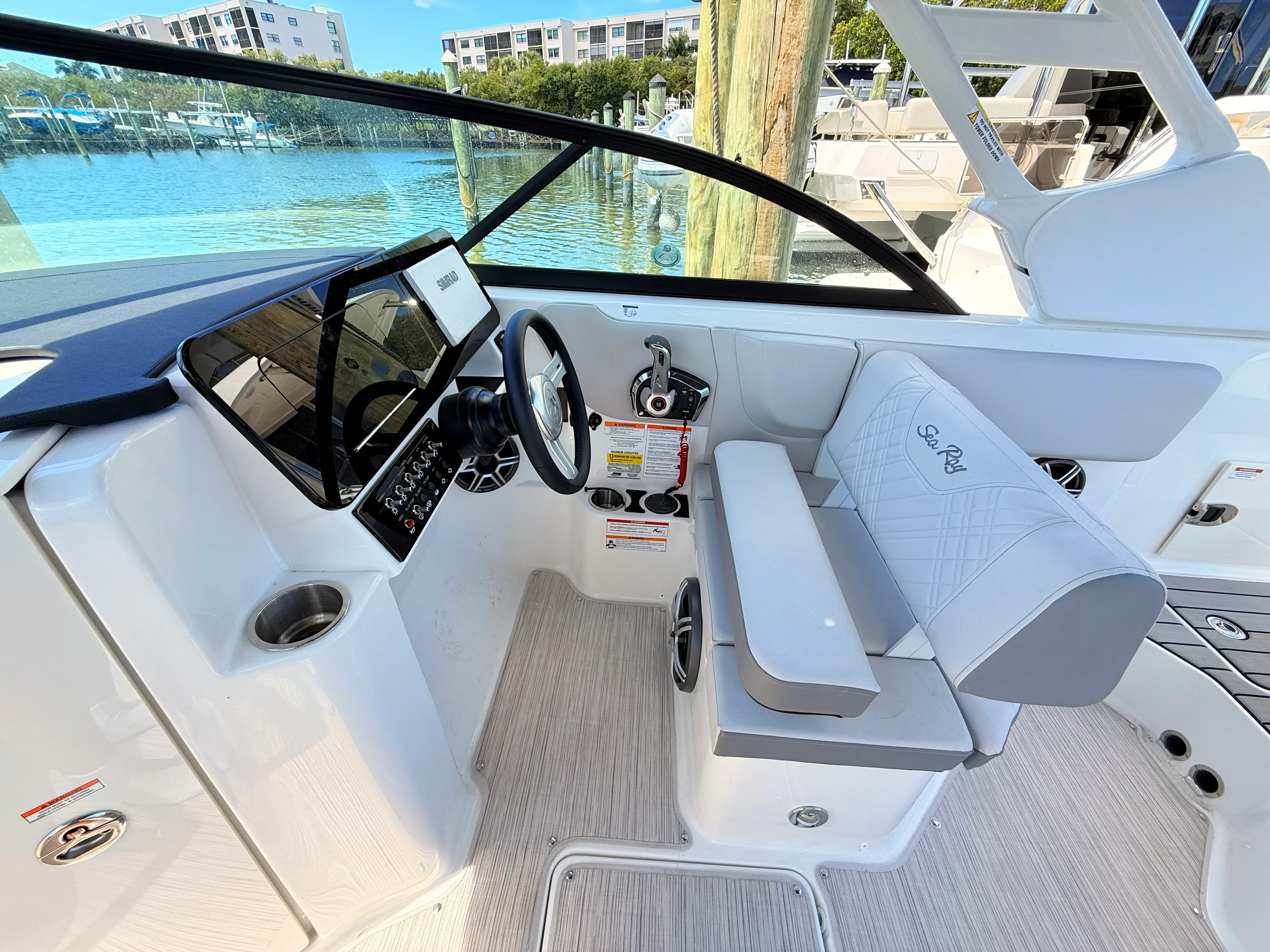 2026 Sea Ray SDX 230 Outboard Image Thumbnail #38