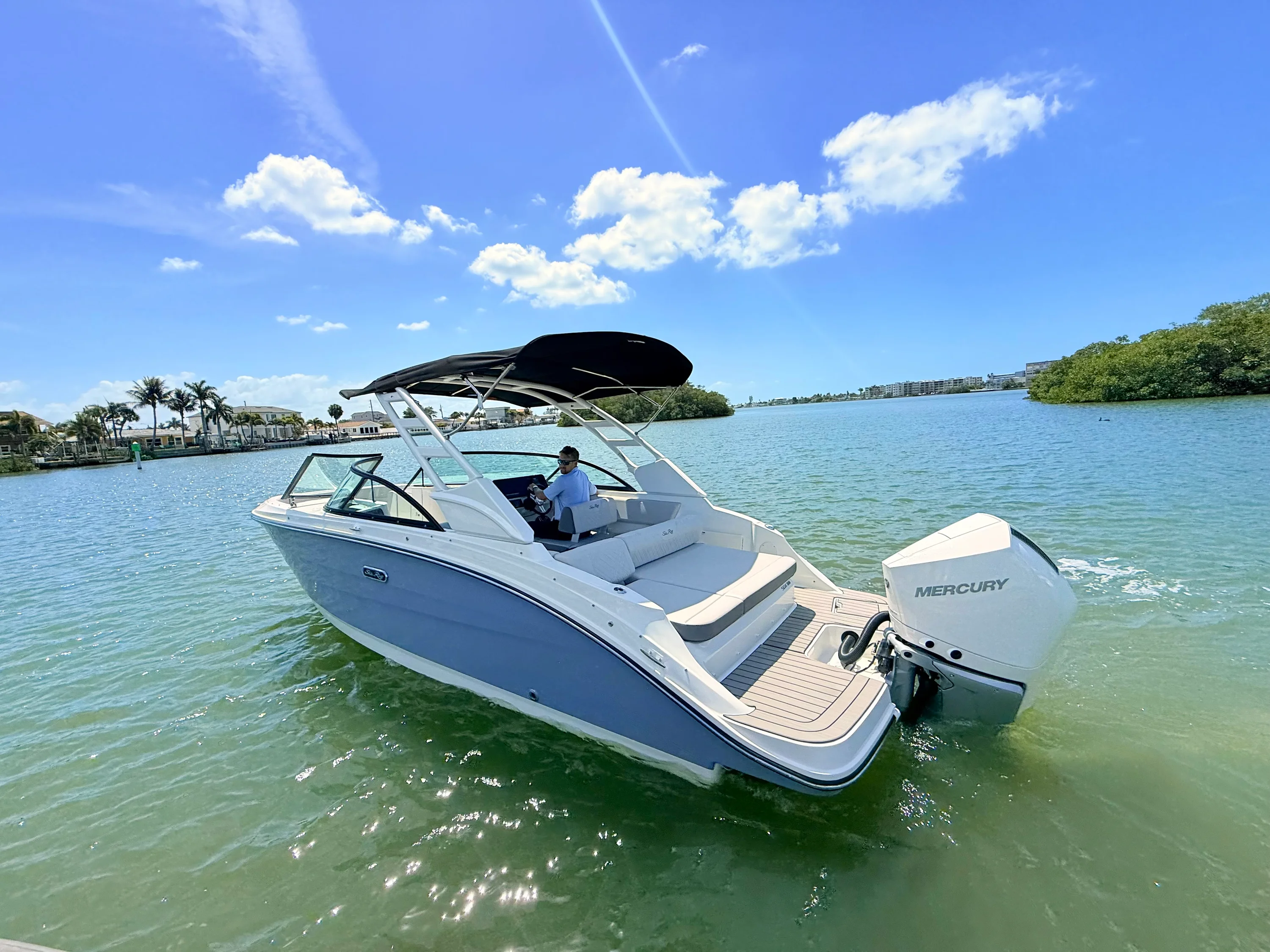 2026 Sea Ray SDX 230 Outboard Image Thumbnail #4