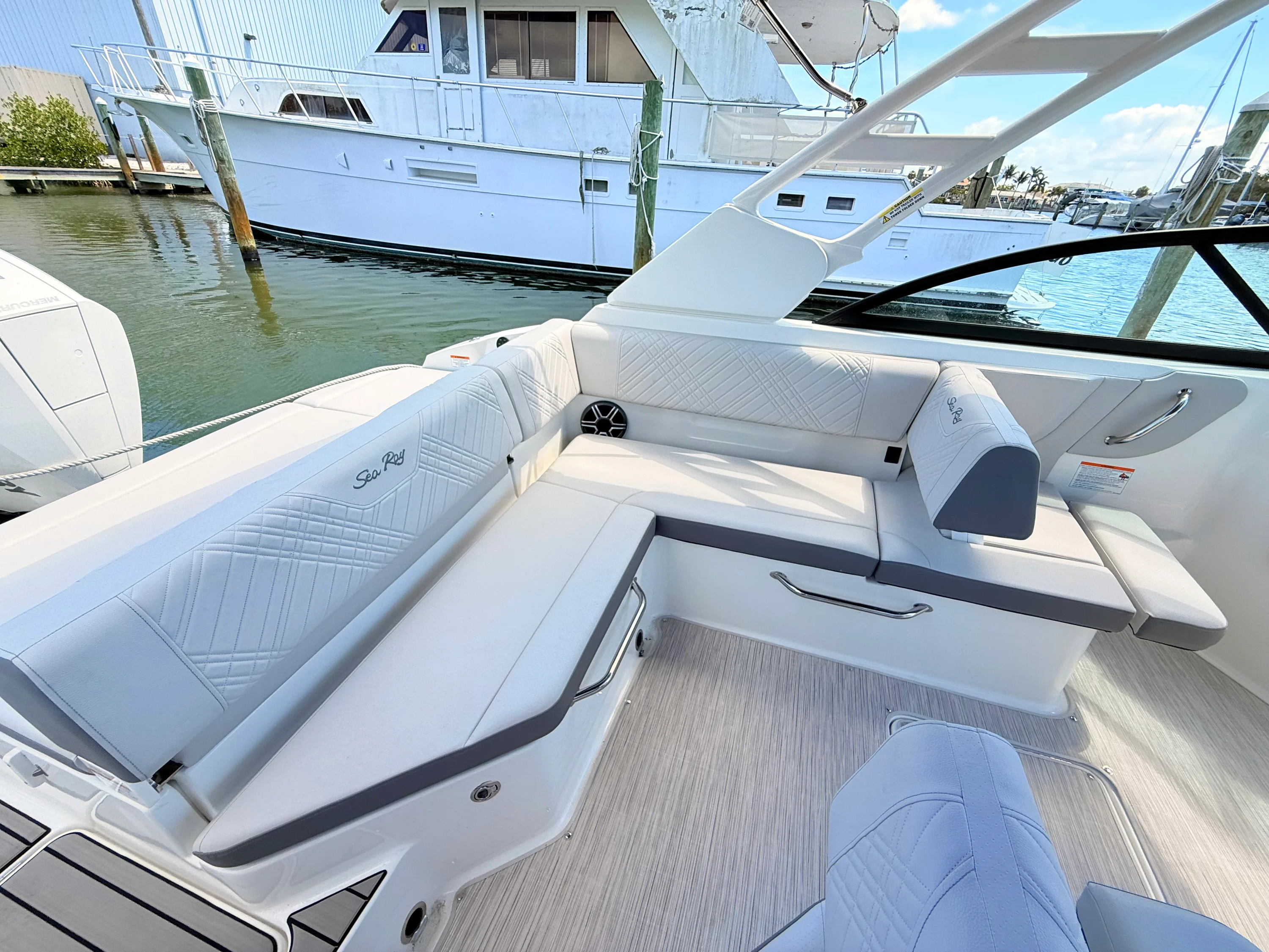 2026 Sea Ray SDX 230 Outboard Image Thumbnail #32