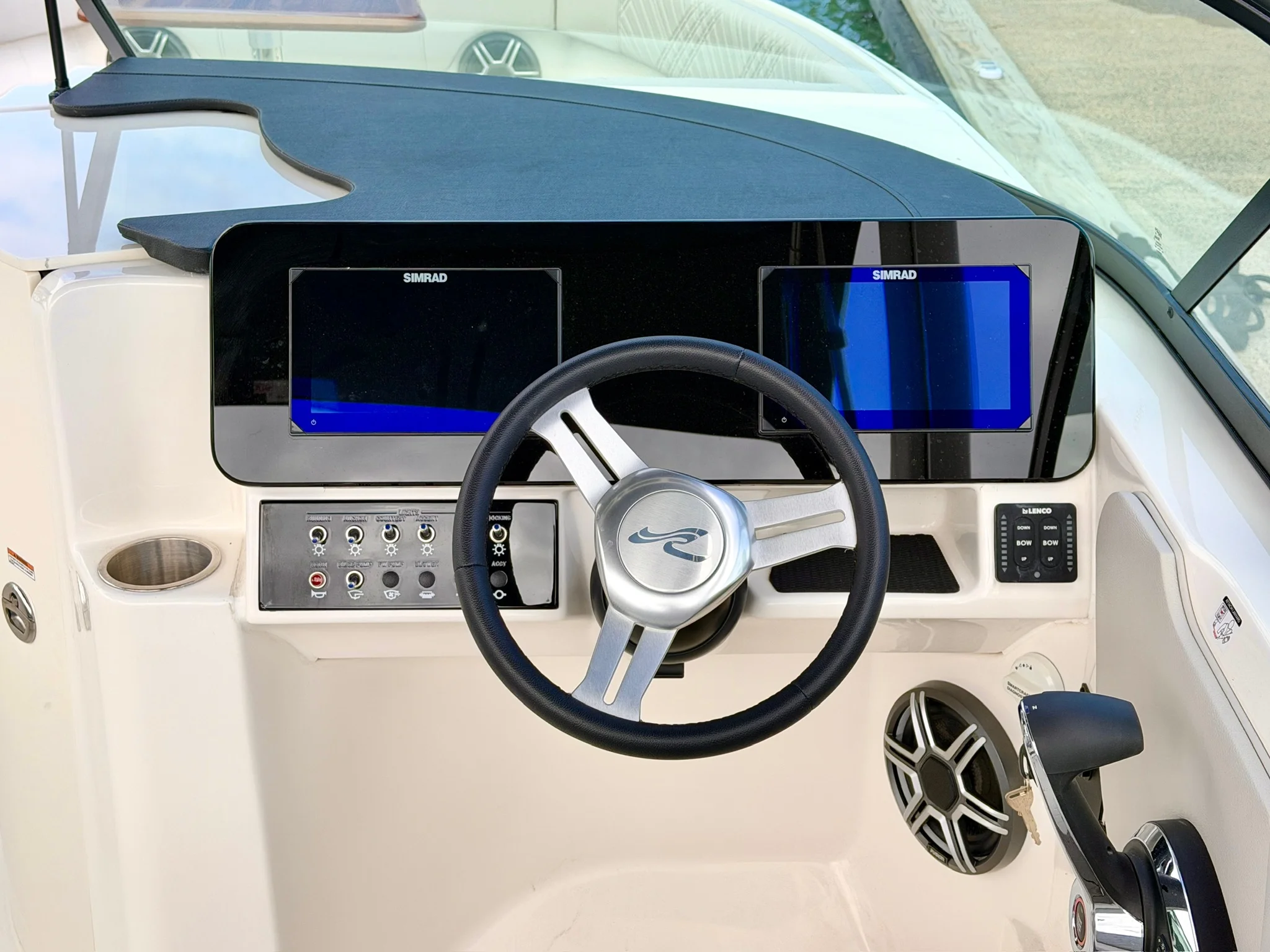 2026 Sea Ray SDX 230 Outboard Image Thumbnail #17