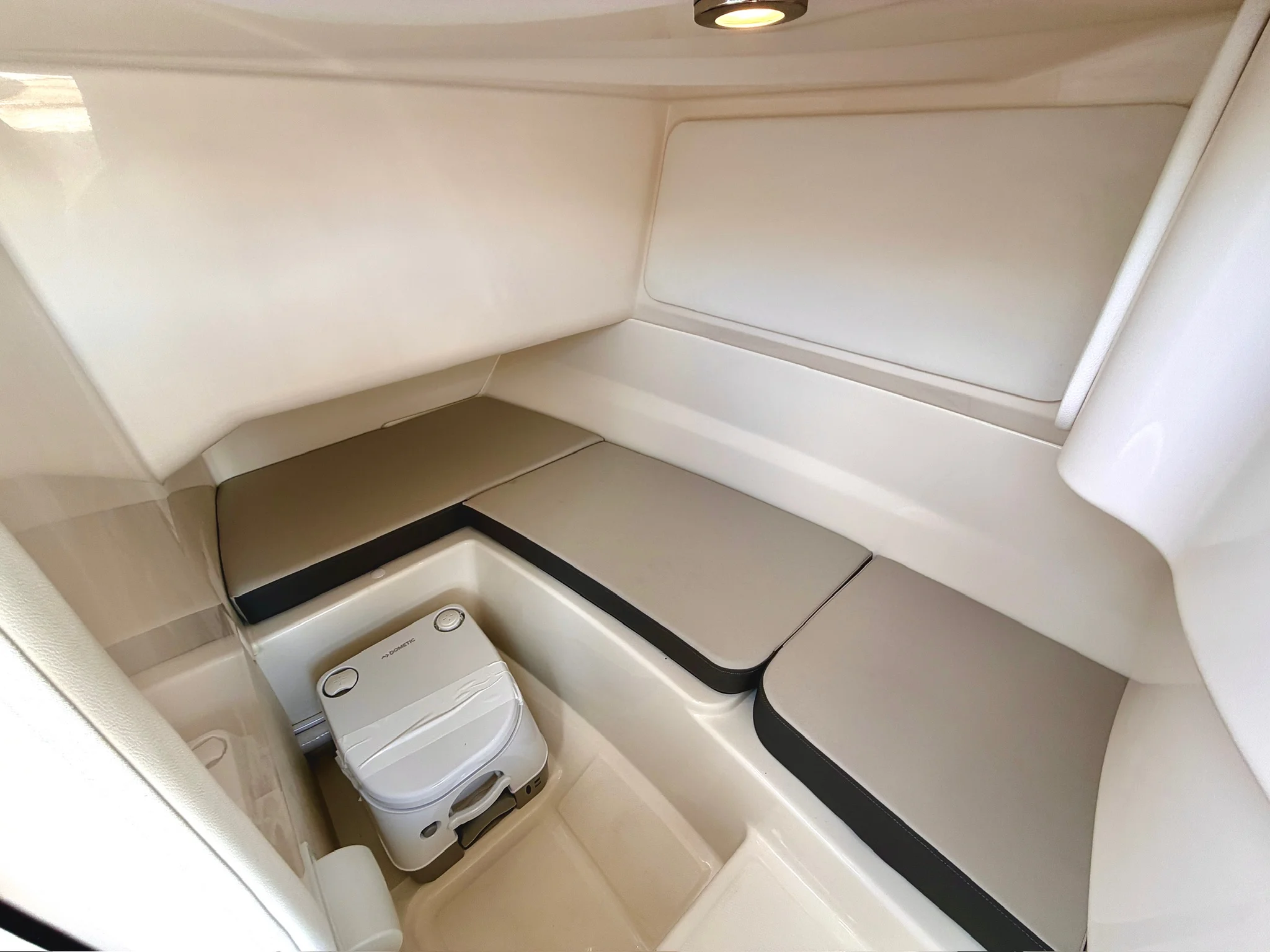 2026 Sea Ray SDX 230 Outboard Image Thumbnail #30