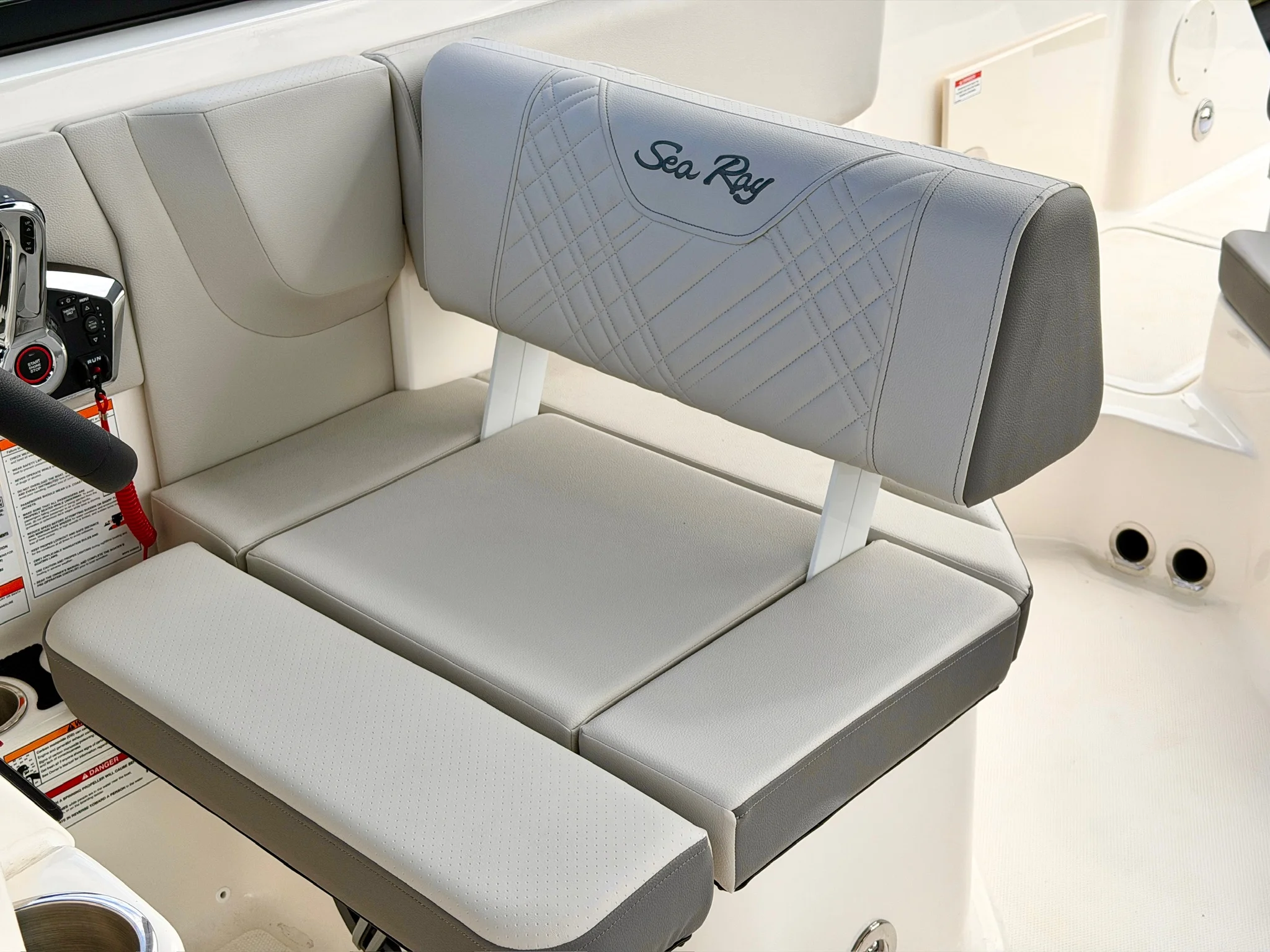 2026 Sea Ray SDX 230 Outboard Image Thumbnail #21