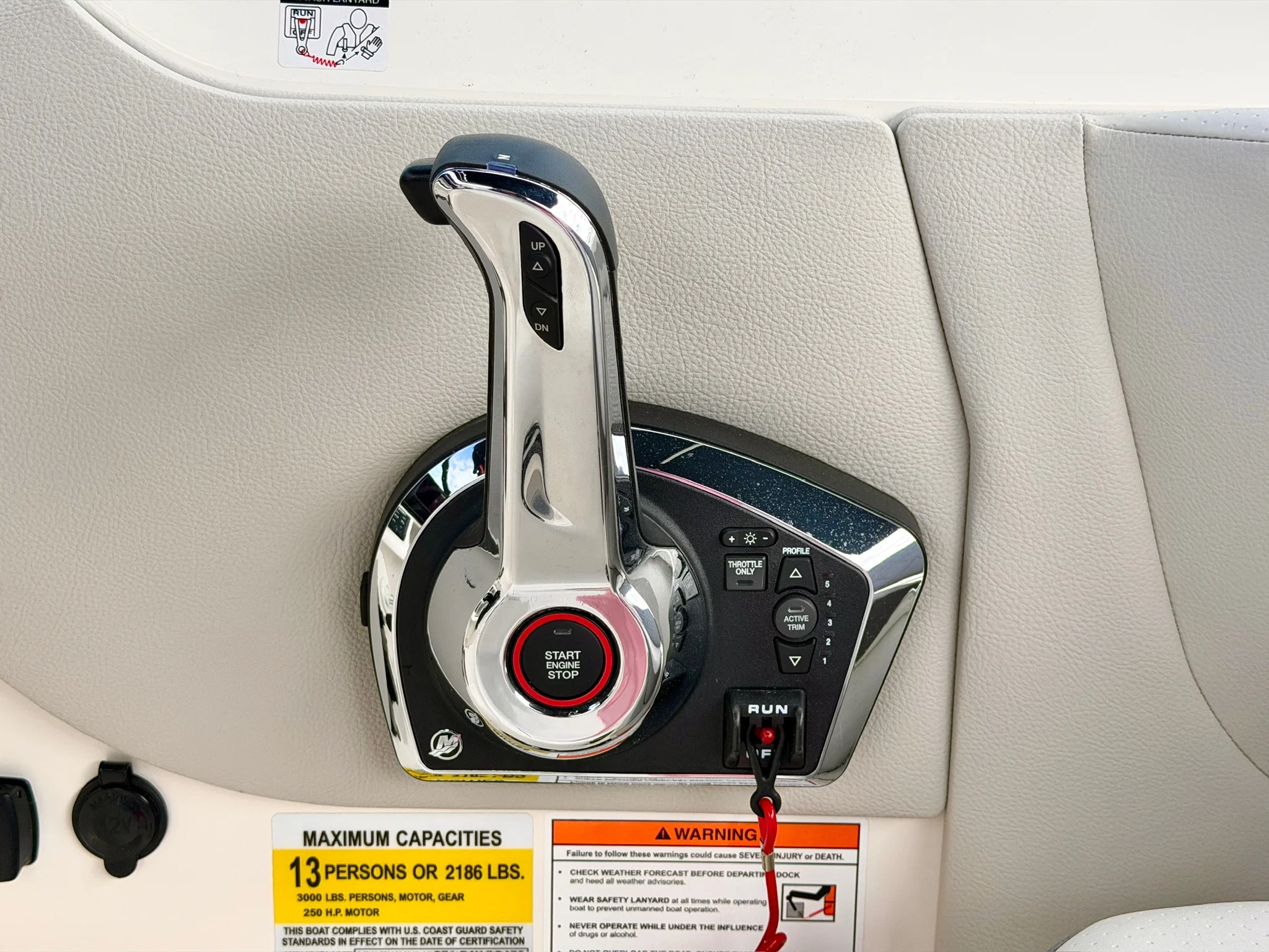 2026 Sea Ray SDX 230 Outboard Image Thumbnail #19