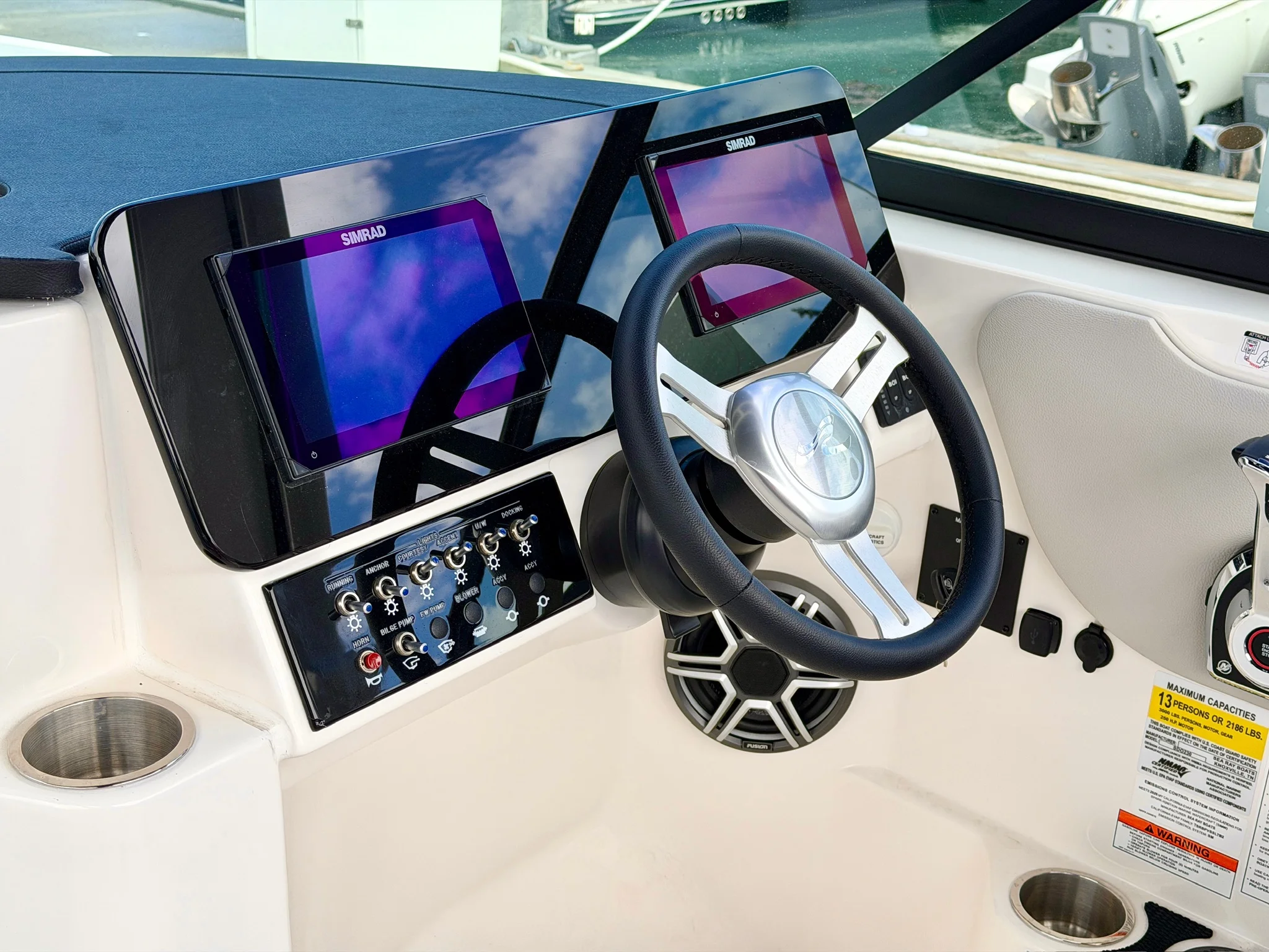 2026 Sea Ray SDX 230 Outboard Image Thumbnail #16