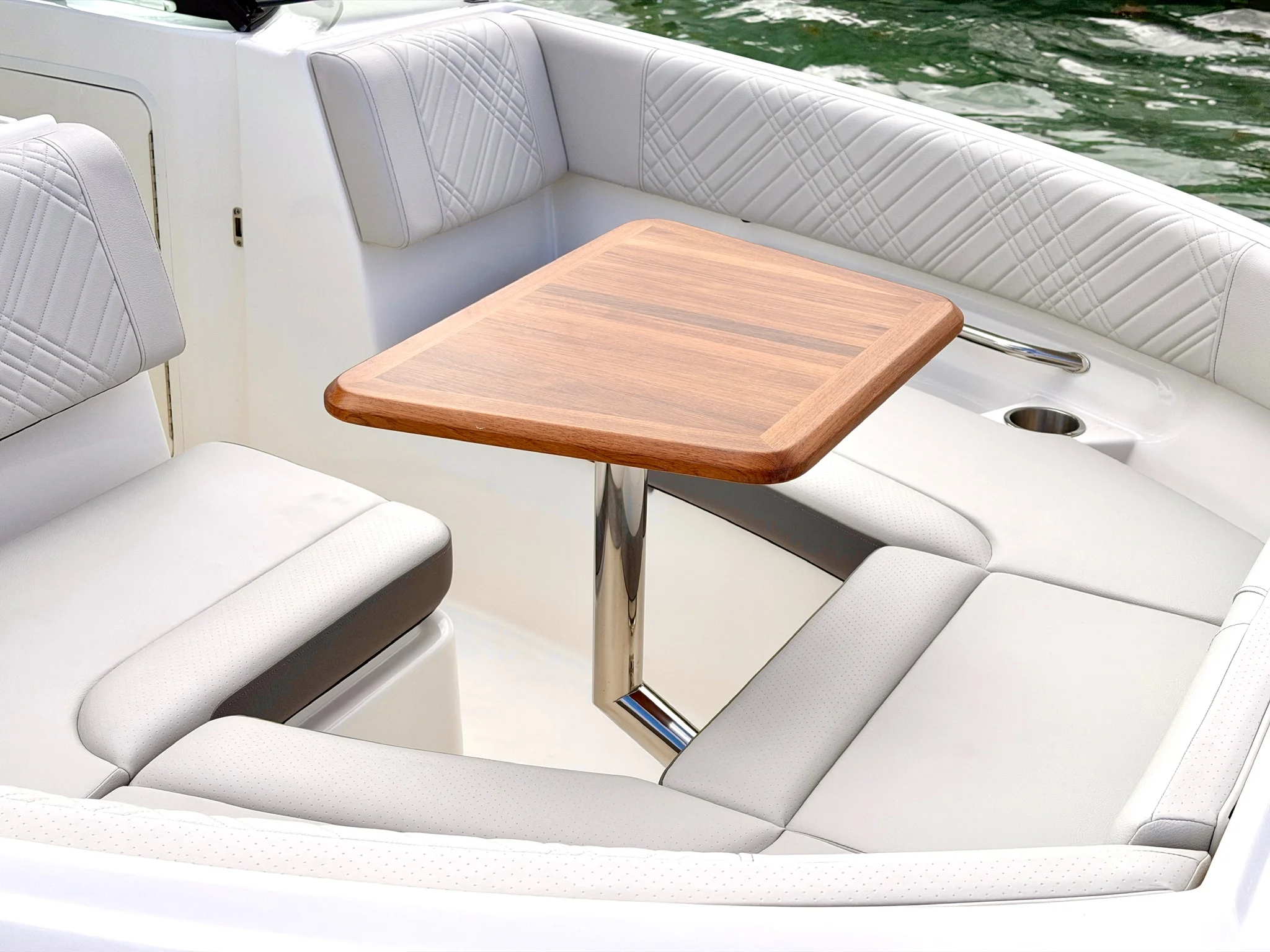 2026 Sea Ray SDX 230 Outboard Image Thumbnail #43