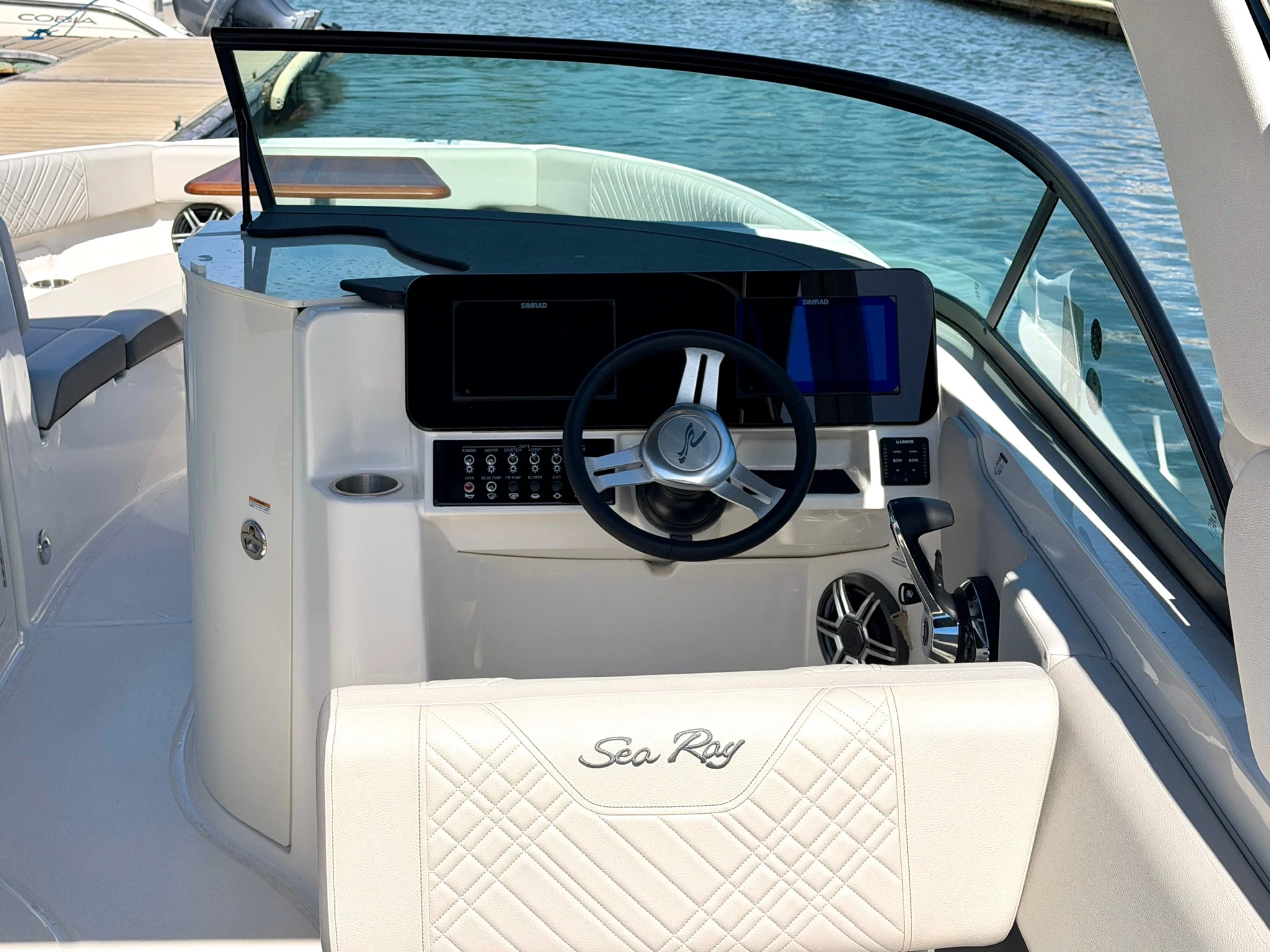 2026 Sea Ray SDX 230 Outboard Image Thumbnail #15