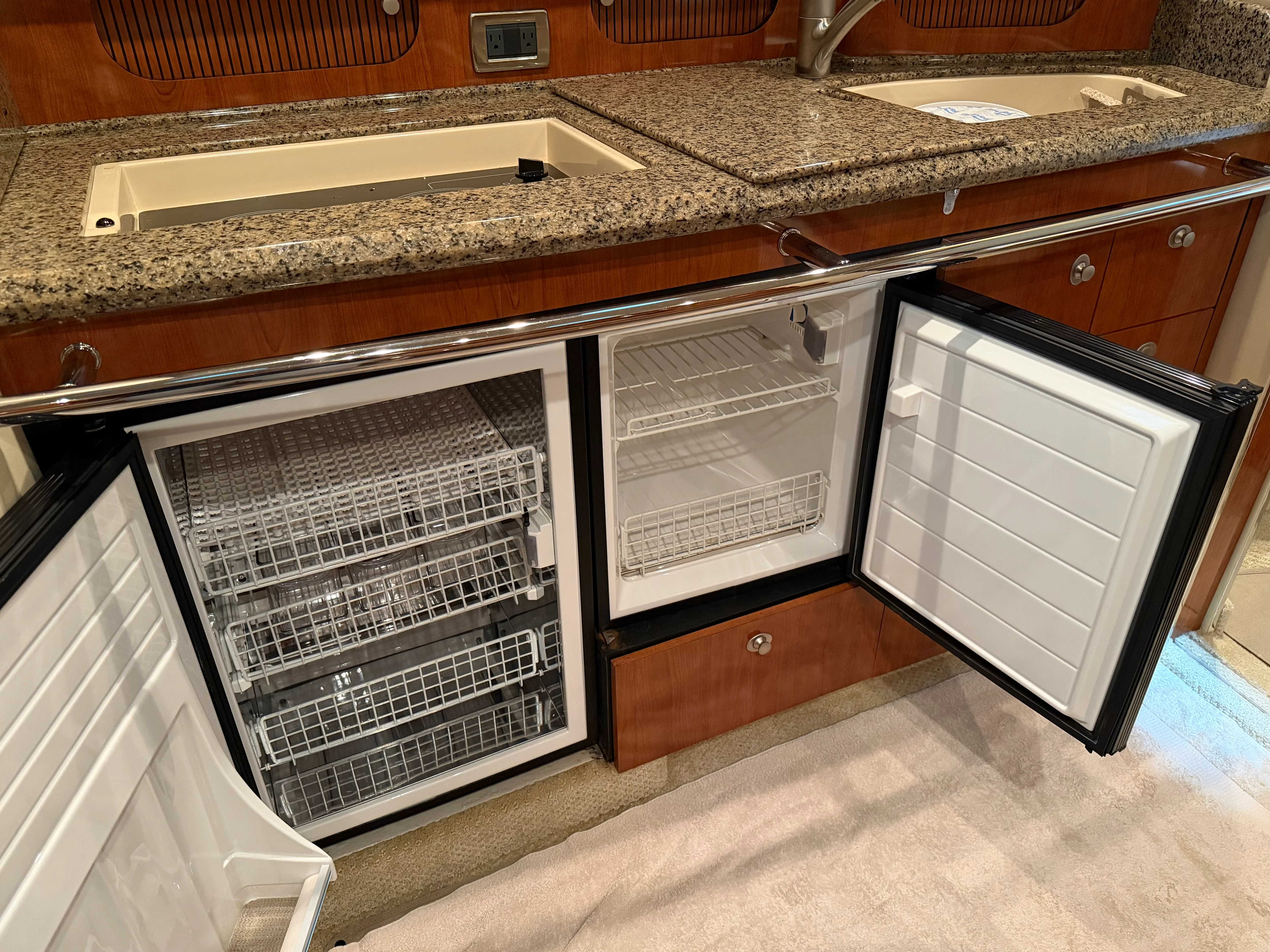 2005 Sea Ray 360 SUNDANCER Image Thumbnail #27