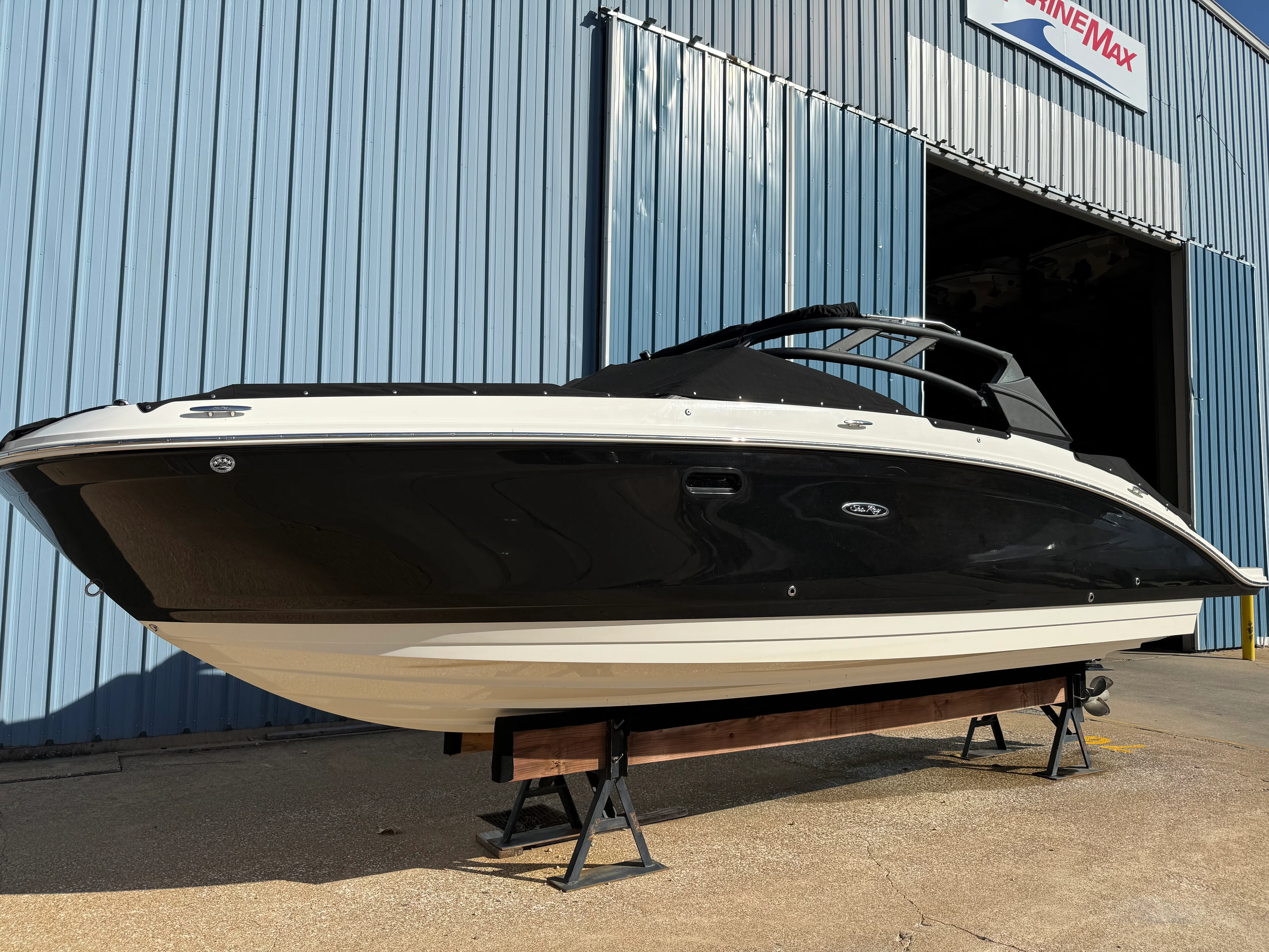 2023 Sea Ray 270 SD Image Thumbnail #3