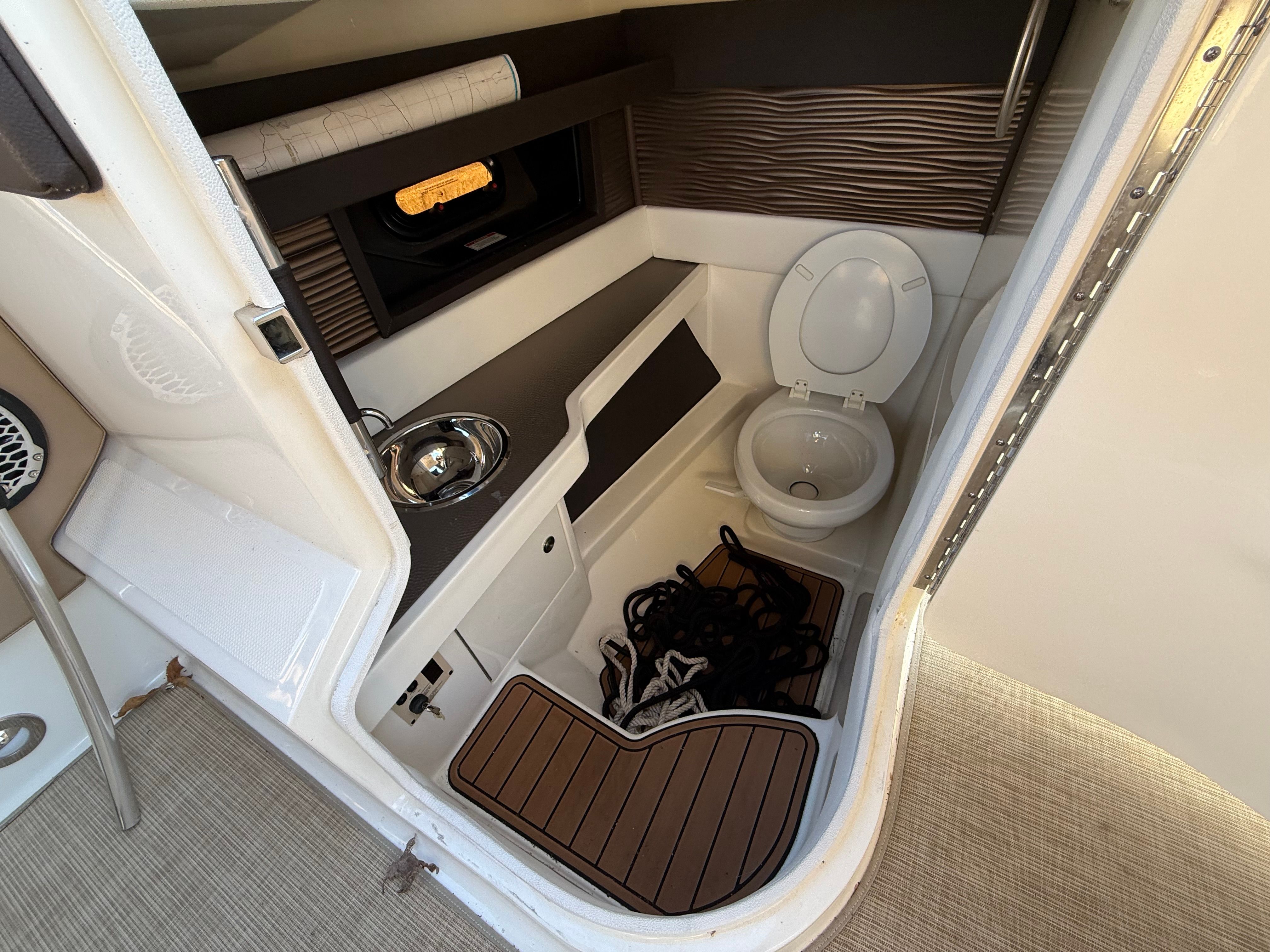 2017 Sea Ray 310 SLX Image Thumbnail #18