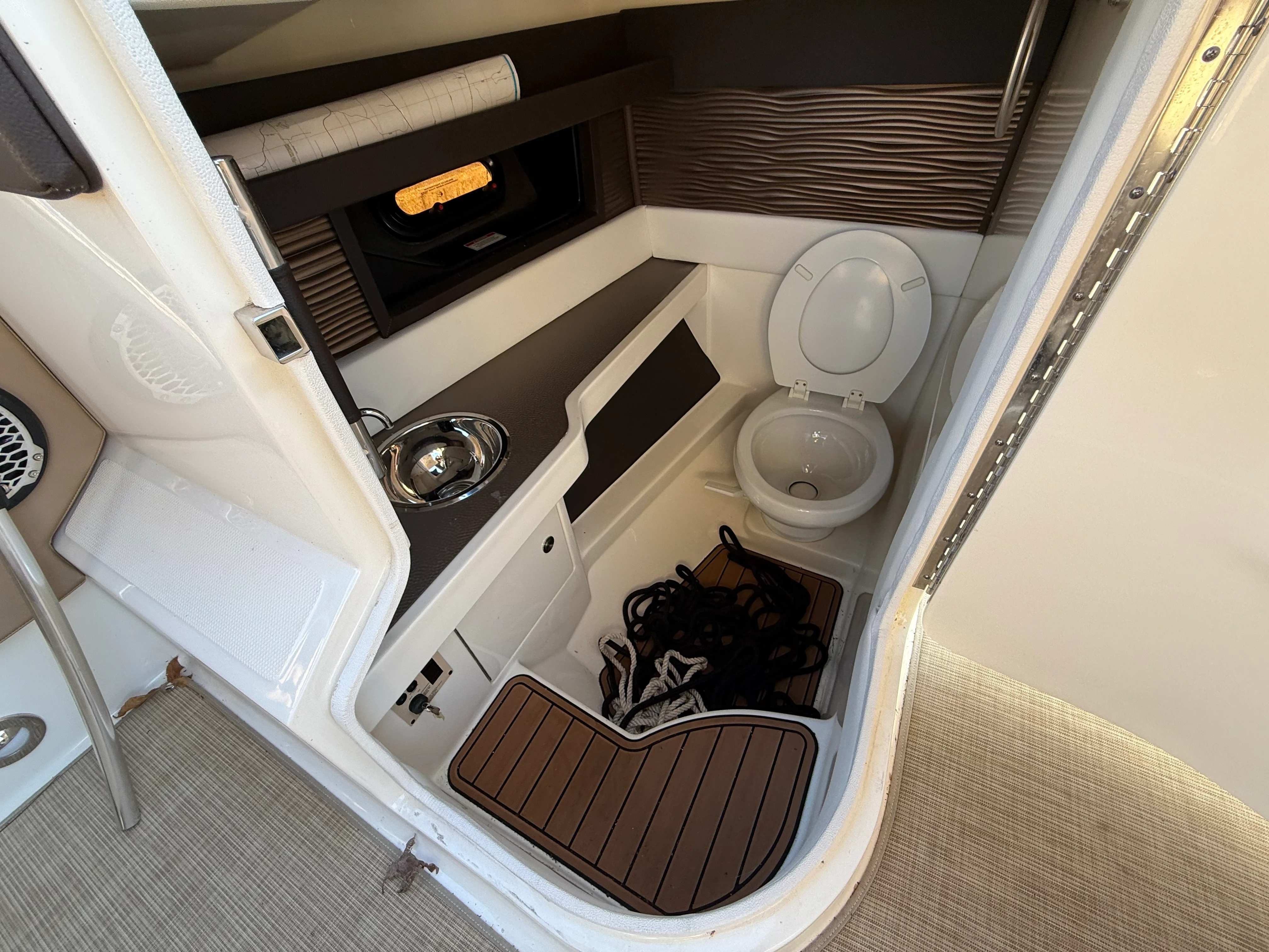 2017 Sea Ray 310 SLX Image Thumbnail #18