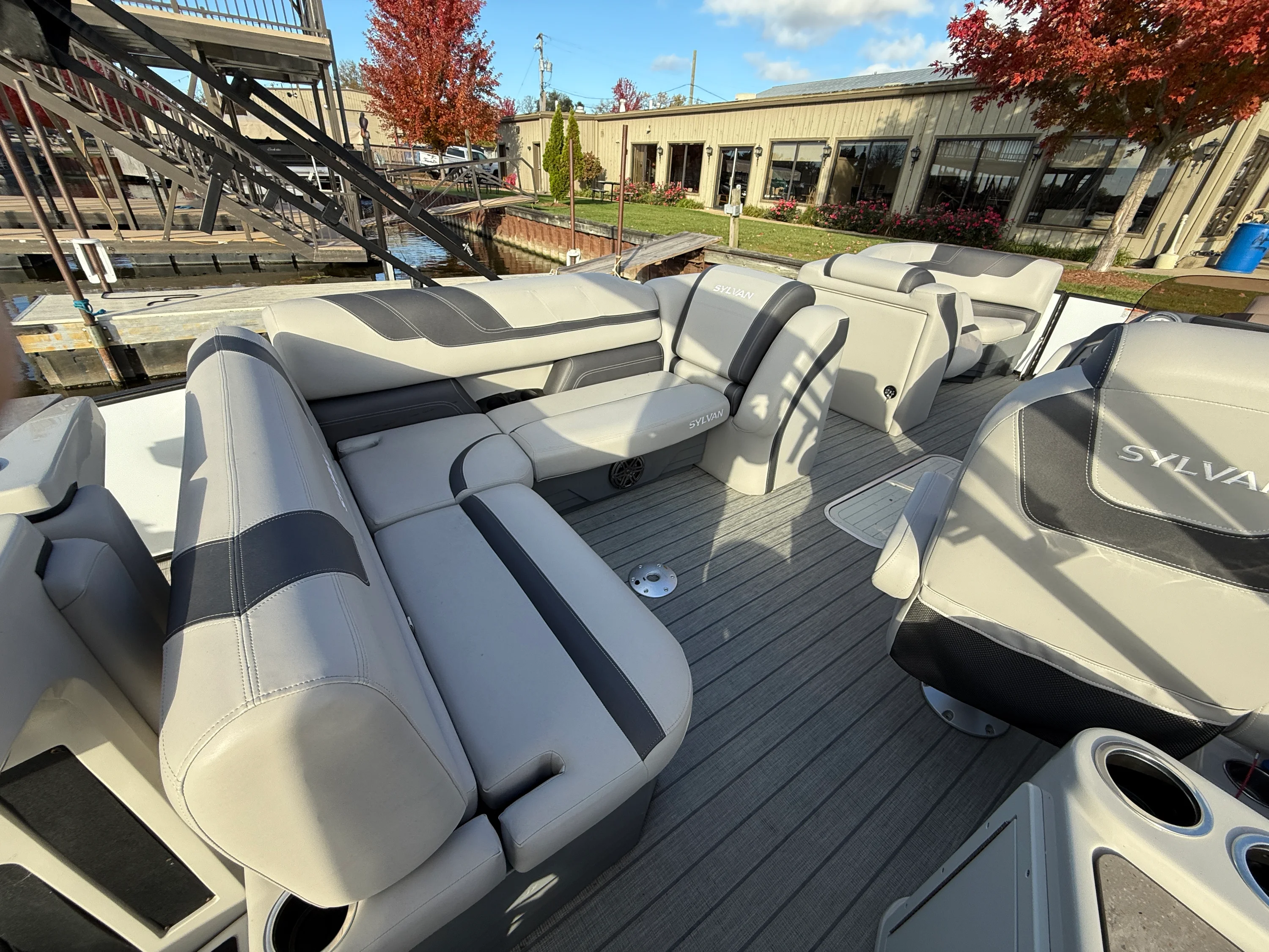 2023 Sylvan L3 DLZBAR TT Image Thumbnail #11