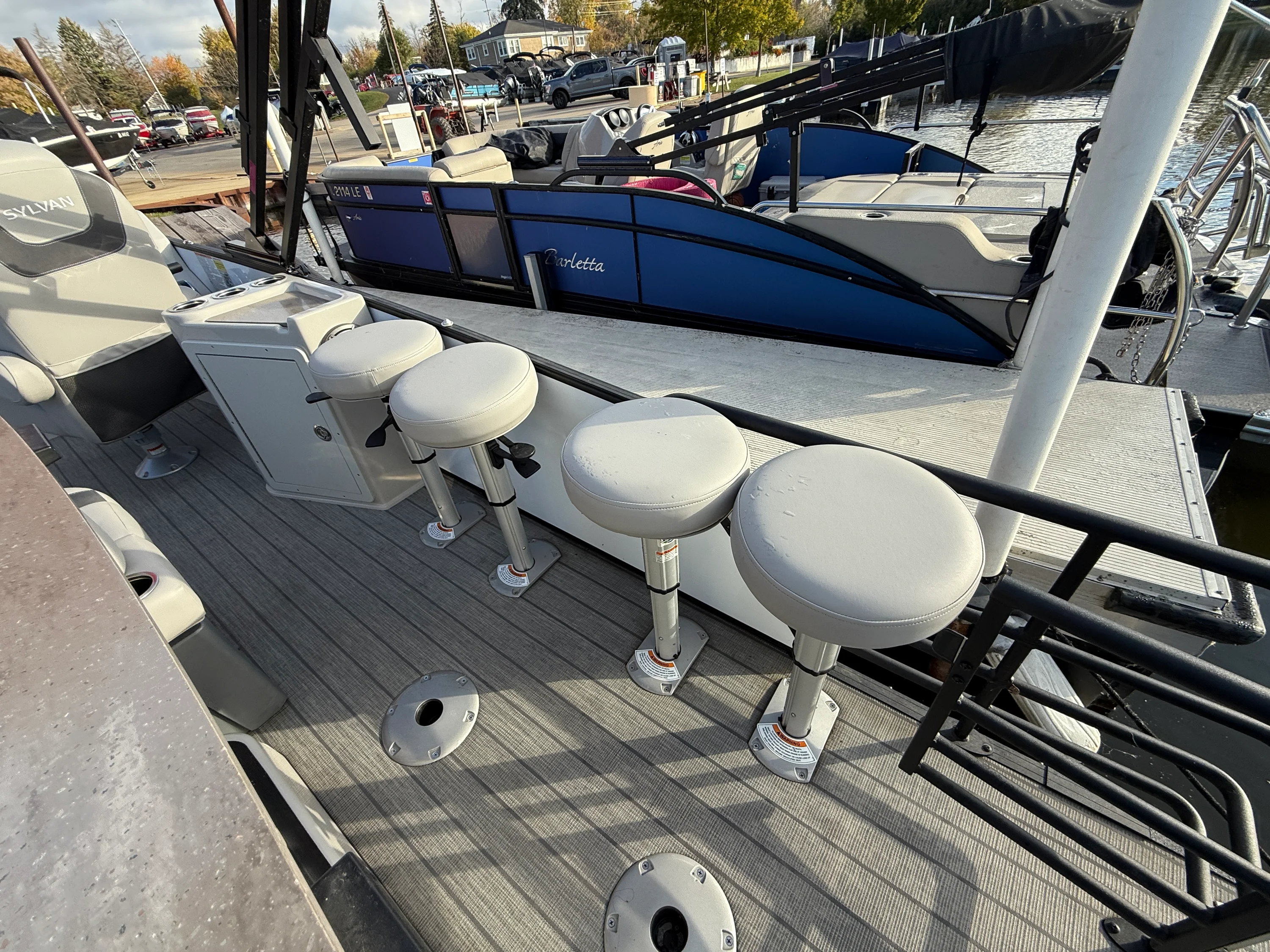 2023 Sylvan L3 DLZBAR TT Image Thumbnail #9