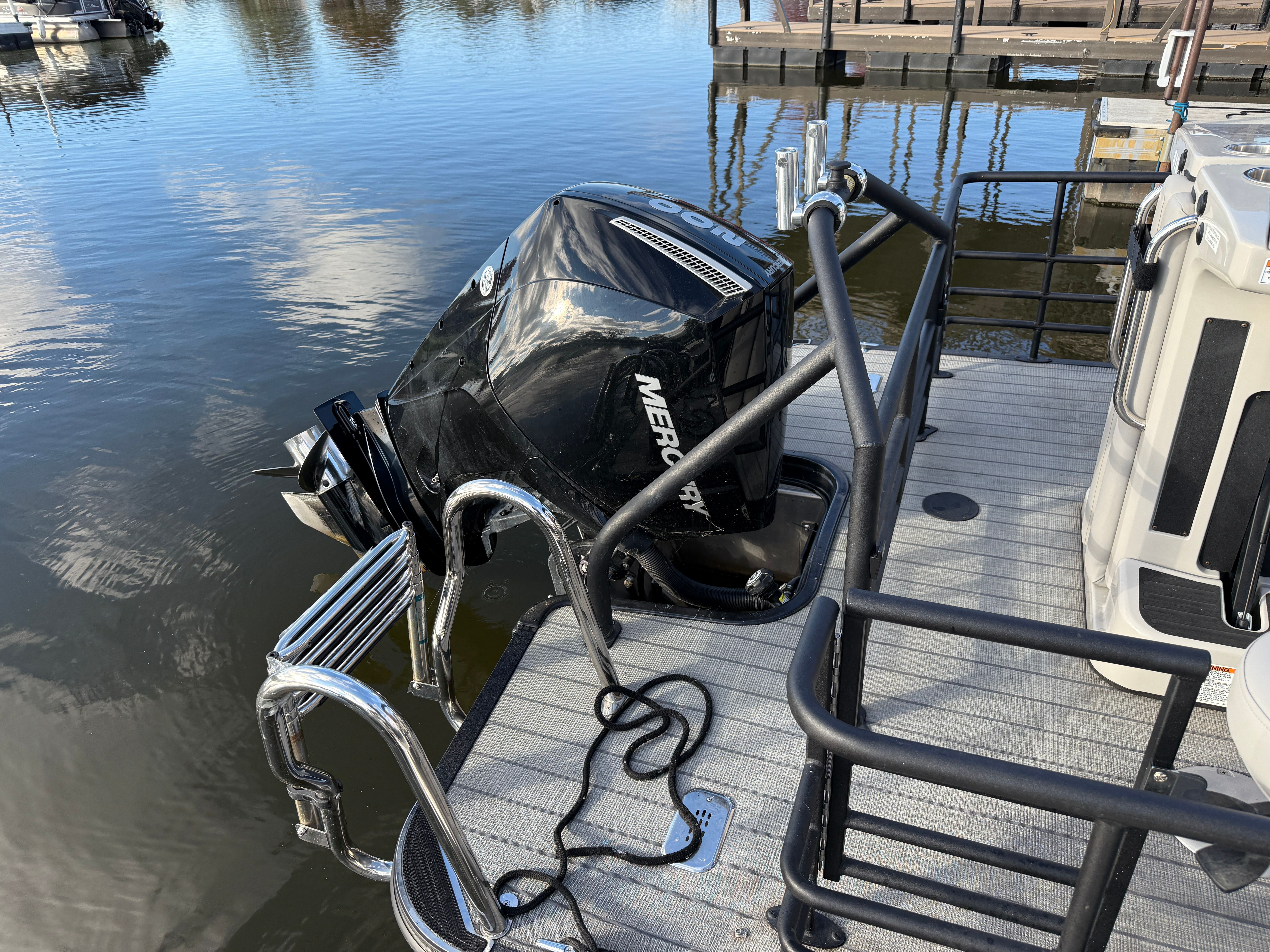 2023 Sylvan L3 DLZBAR TT Image Thumbnail #3