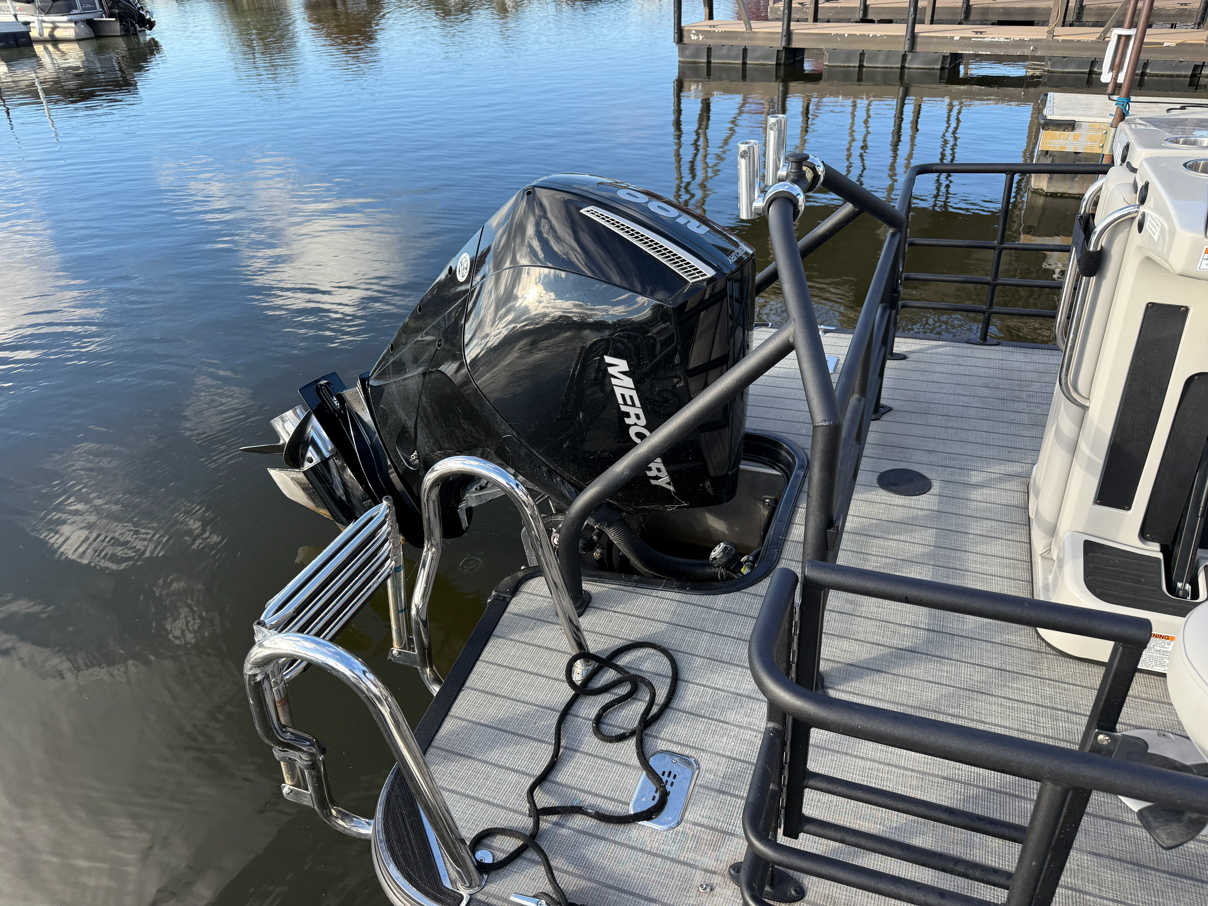 2023 Sylvan L3 DLZBAR TT Image Thumbnail #3