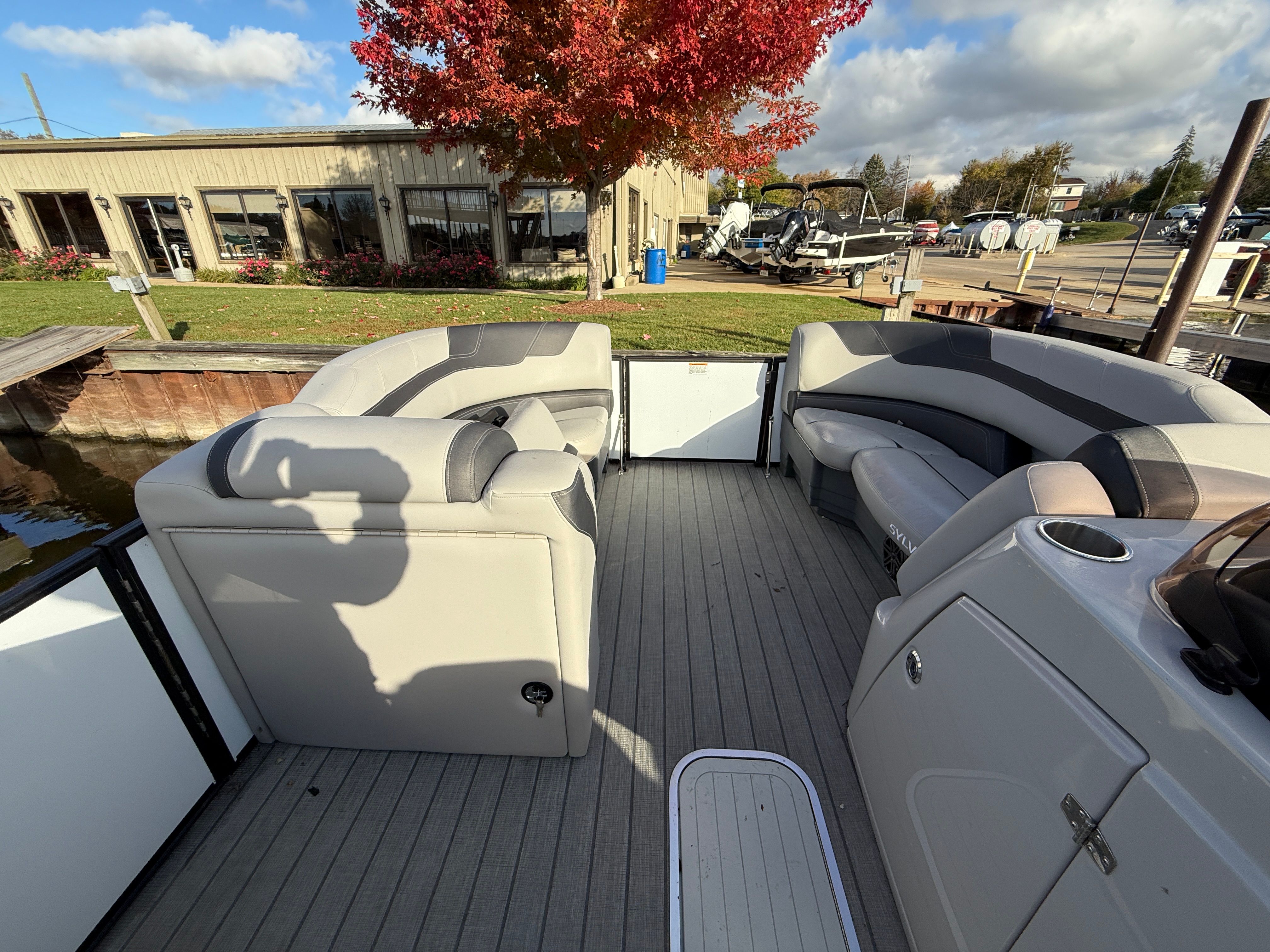 2023 Sylvan L3 DLZBAR TT Image Thumbnail #16