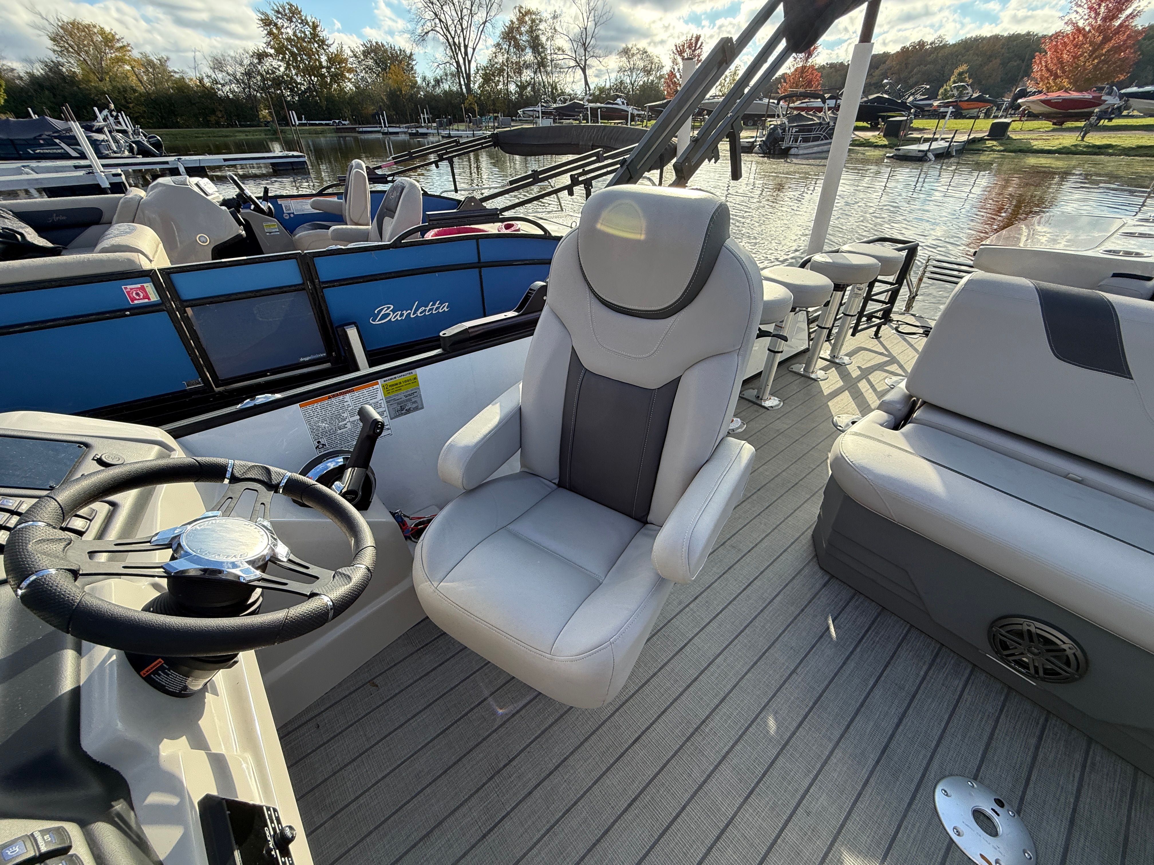 2023 Sylvan L3 DLZBAR TT Image Thumbnail #18