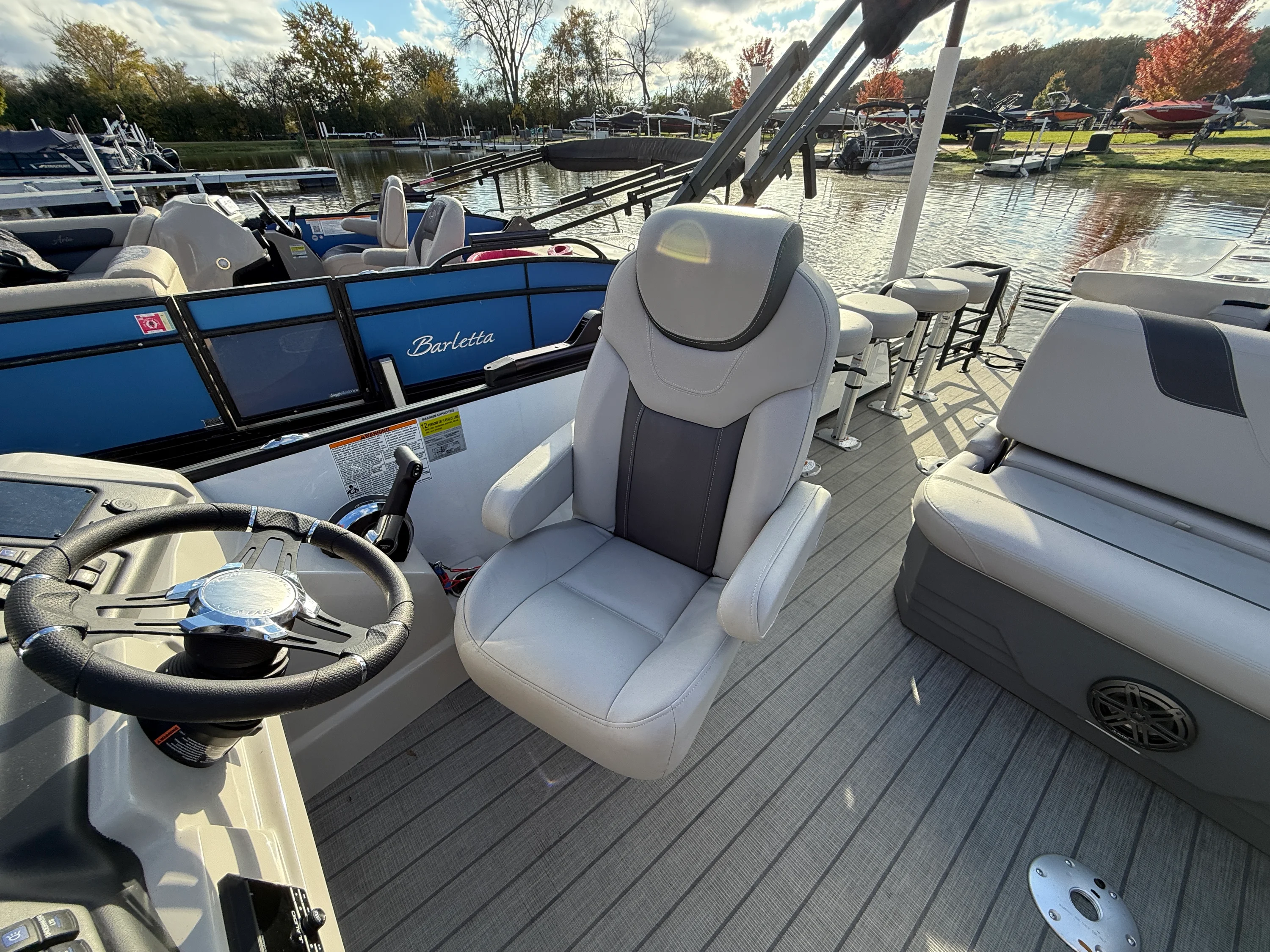 2023 Sylvan L3 DLZBAR TT Image Thumbnail #18