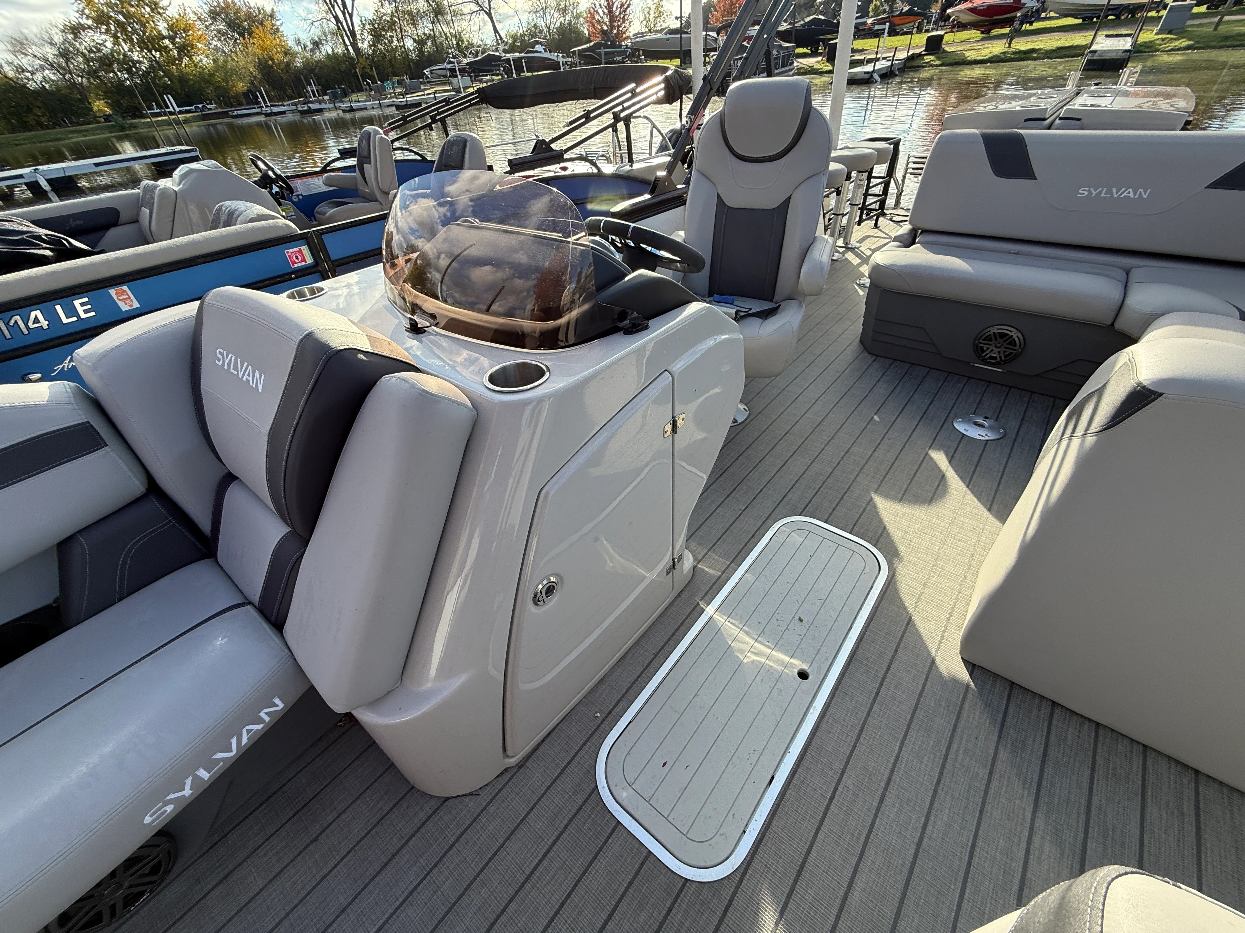 2023 Sylvan L3 DLZBAR TT Image Thumbnail #14