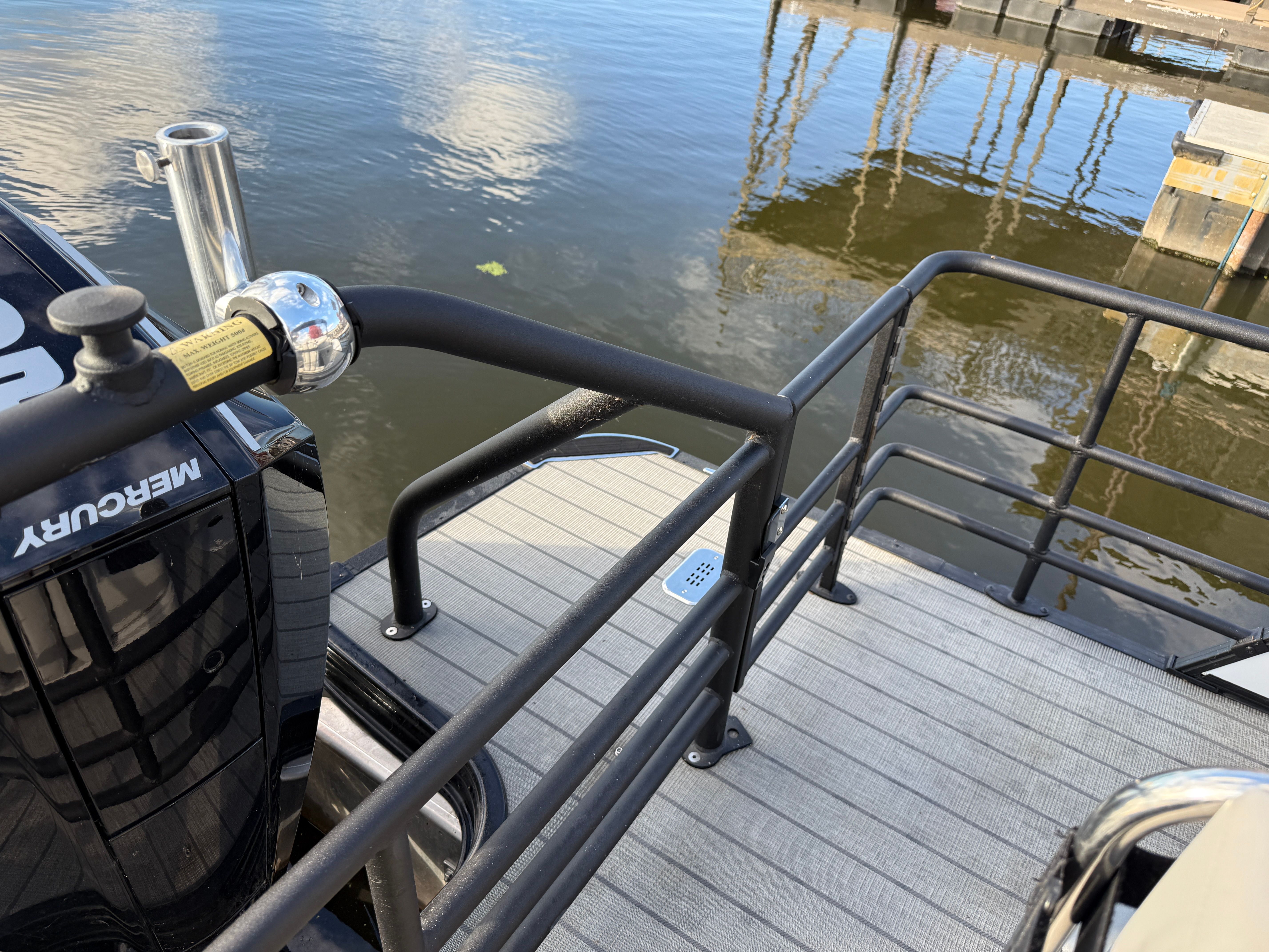 2023 Sylvan L3 DLZBAR TT Image Thumbnail #8