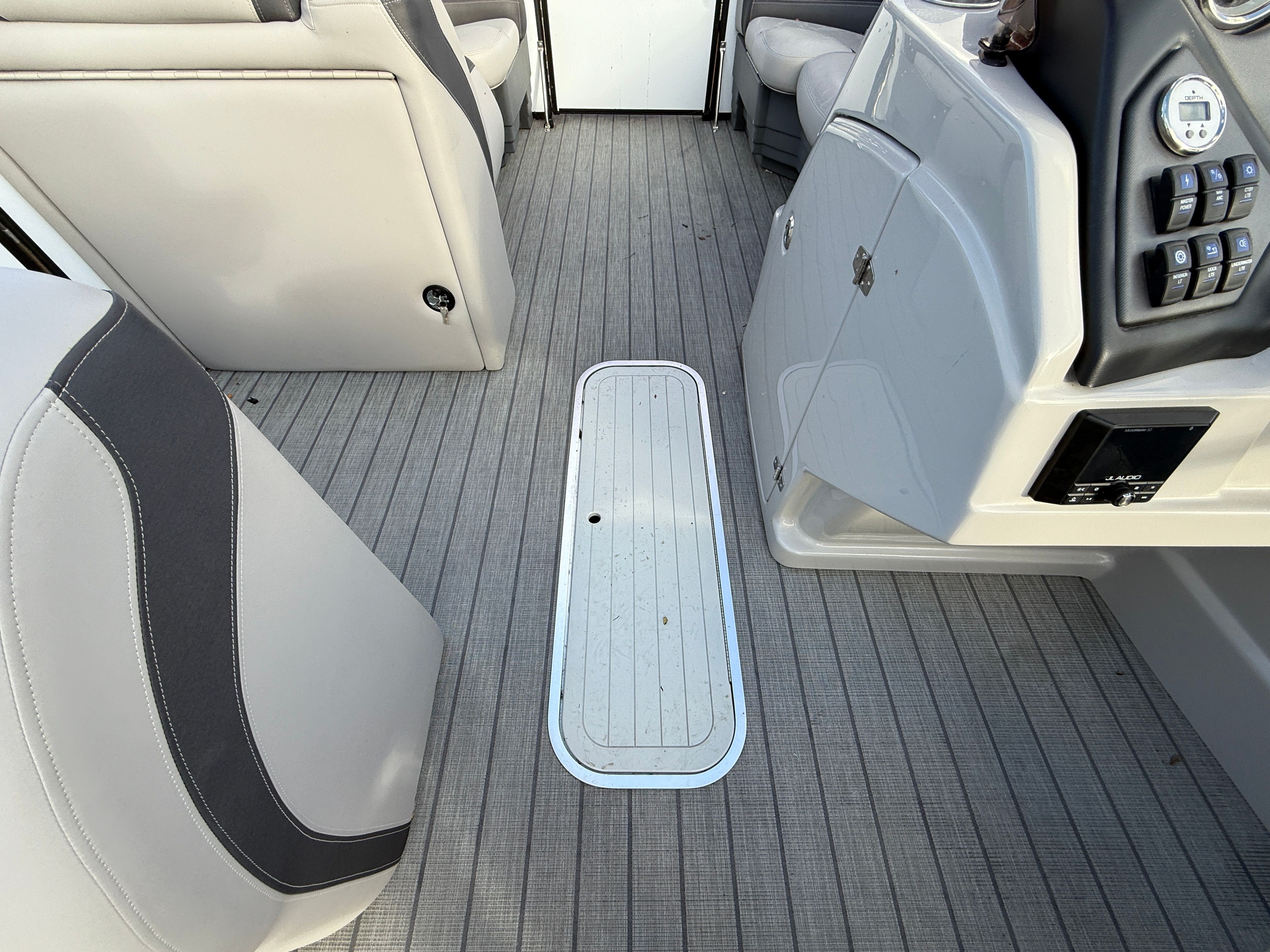 2023 Sylvan L3 DLZBAR TT Image Thumbnail #25